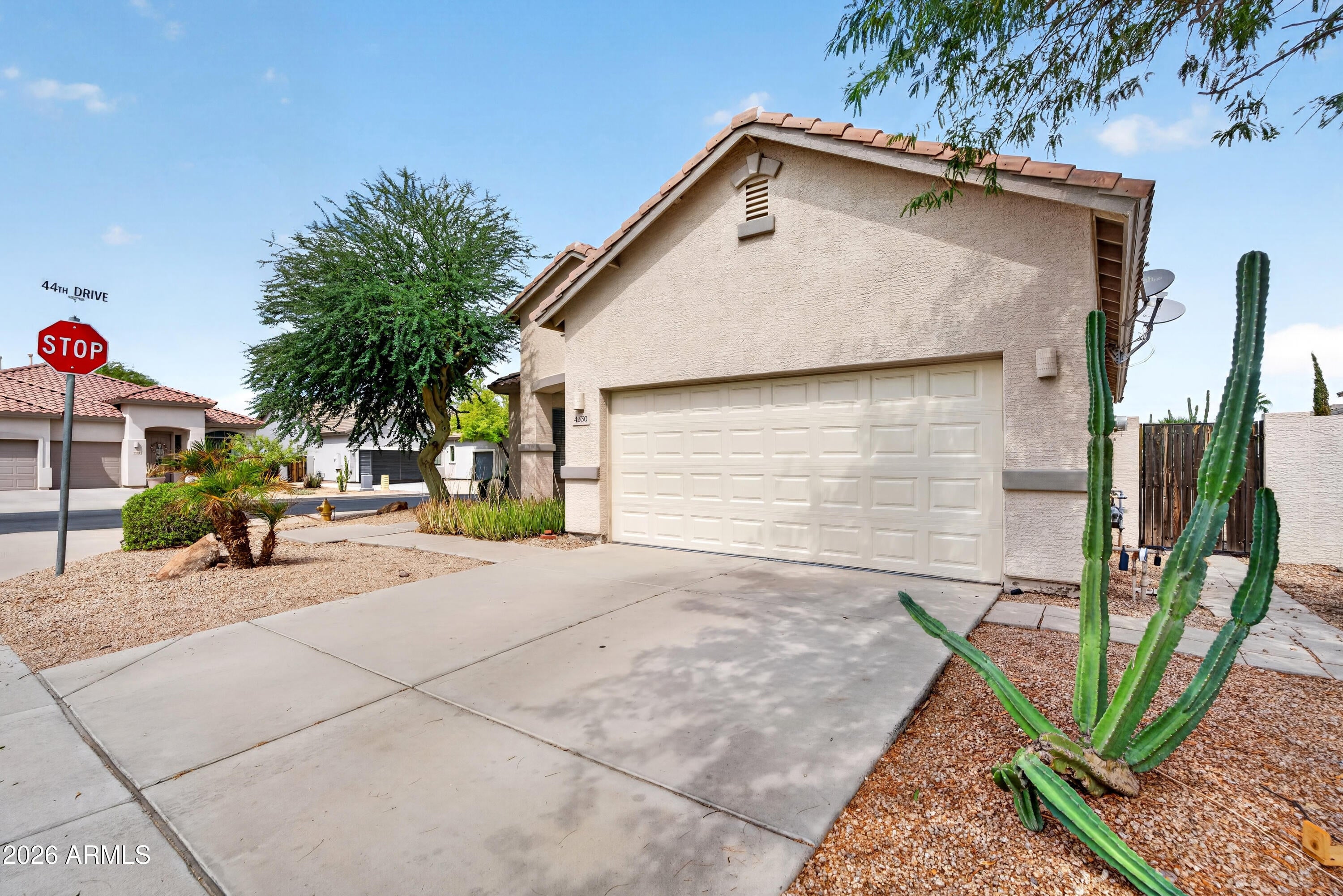 4330 W BUIST Avenue