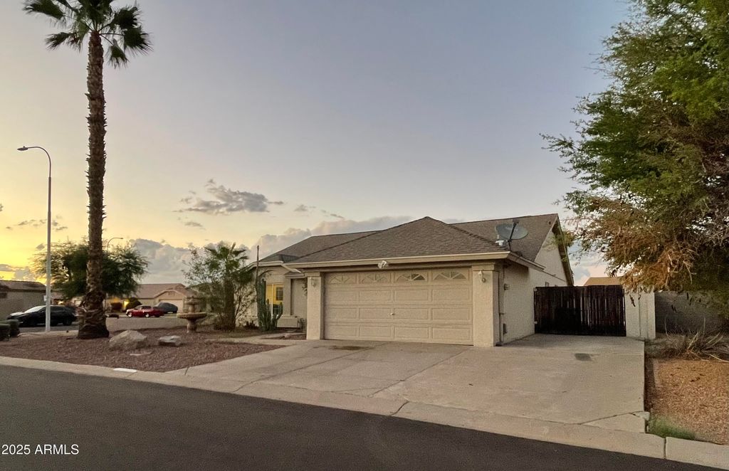 Photo of 10260 W Orange Drive, Glendale, AZ 85307 (MLS # 6923261)