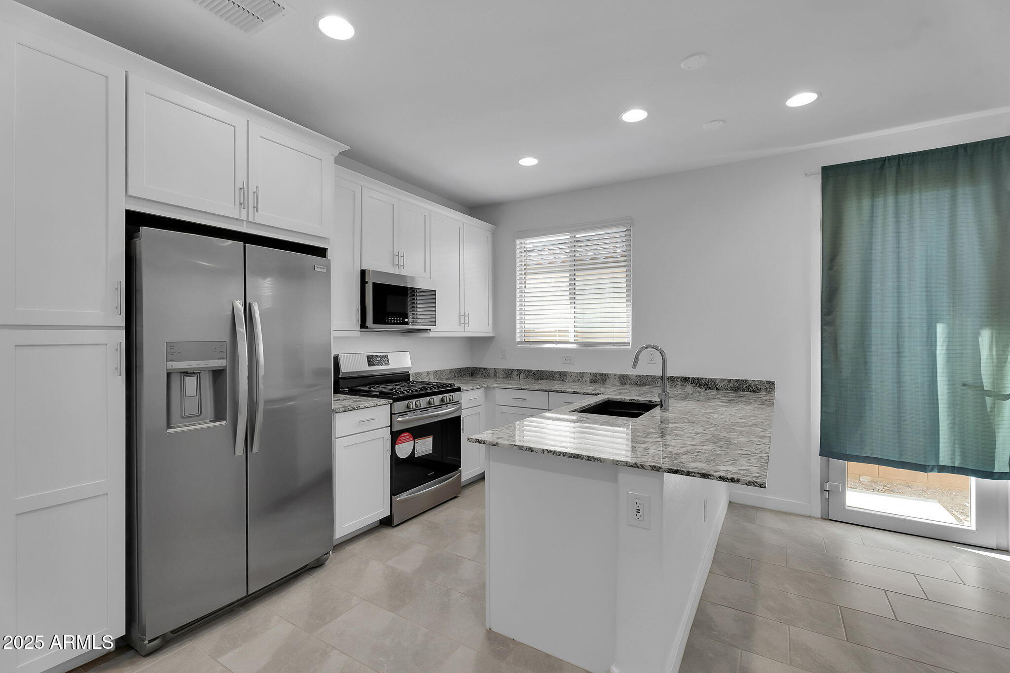 19948 W FLOWER Street