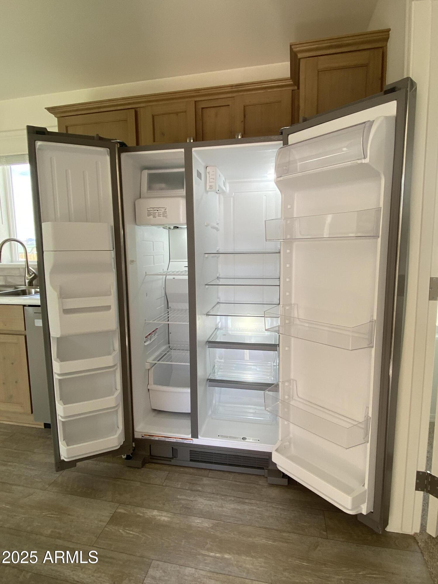 215 W VENICE Way