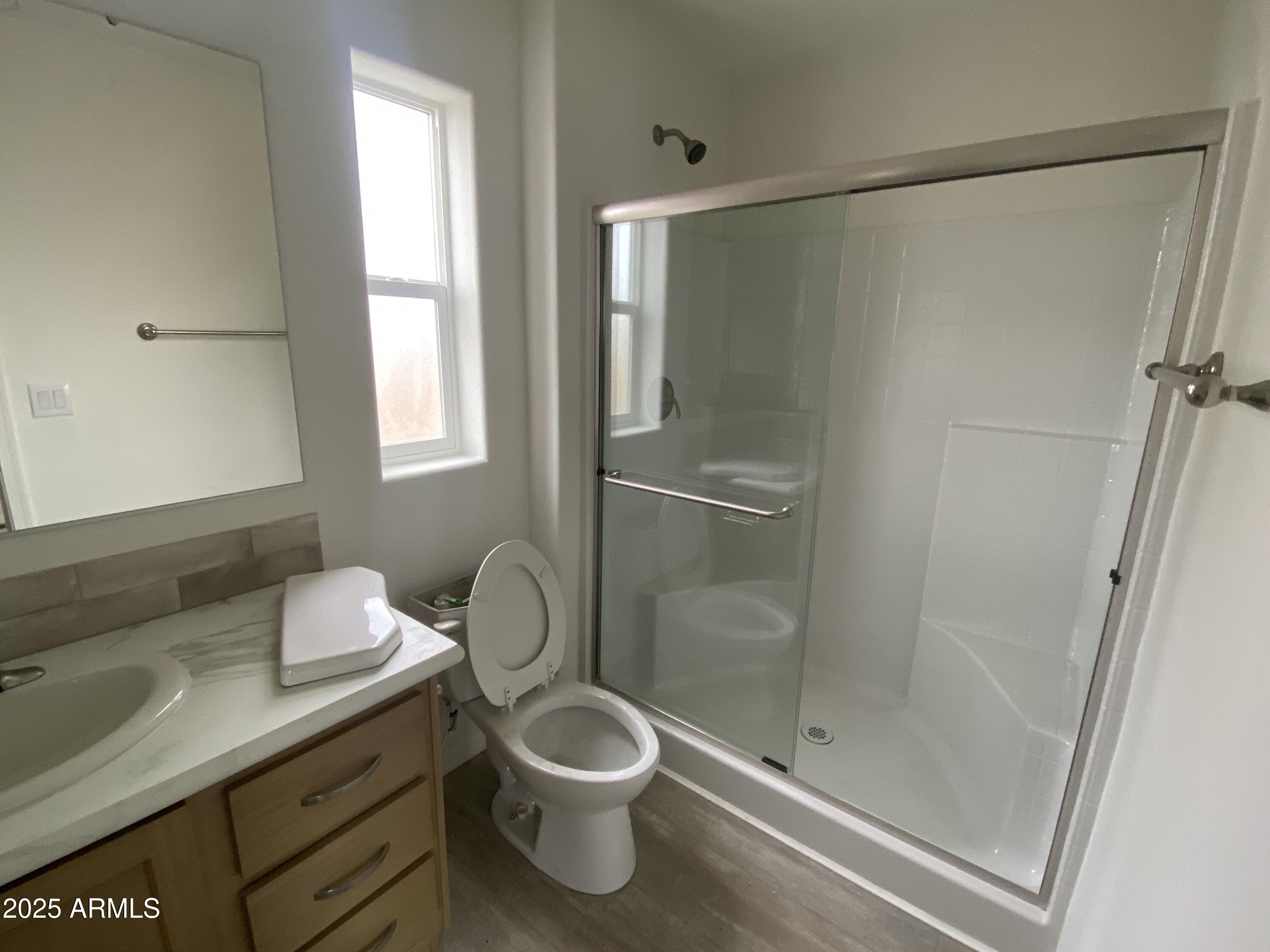 215 W VENICE Way