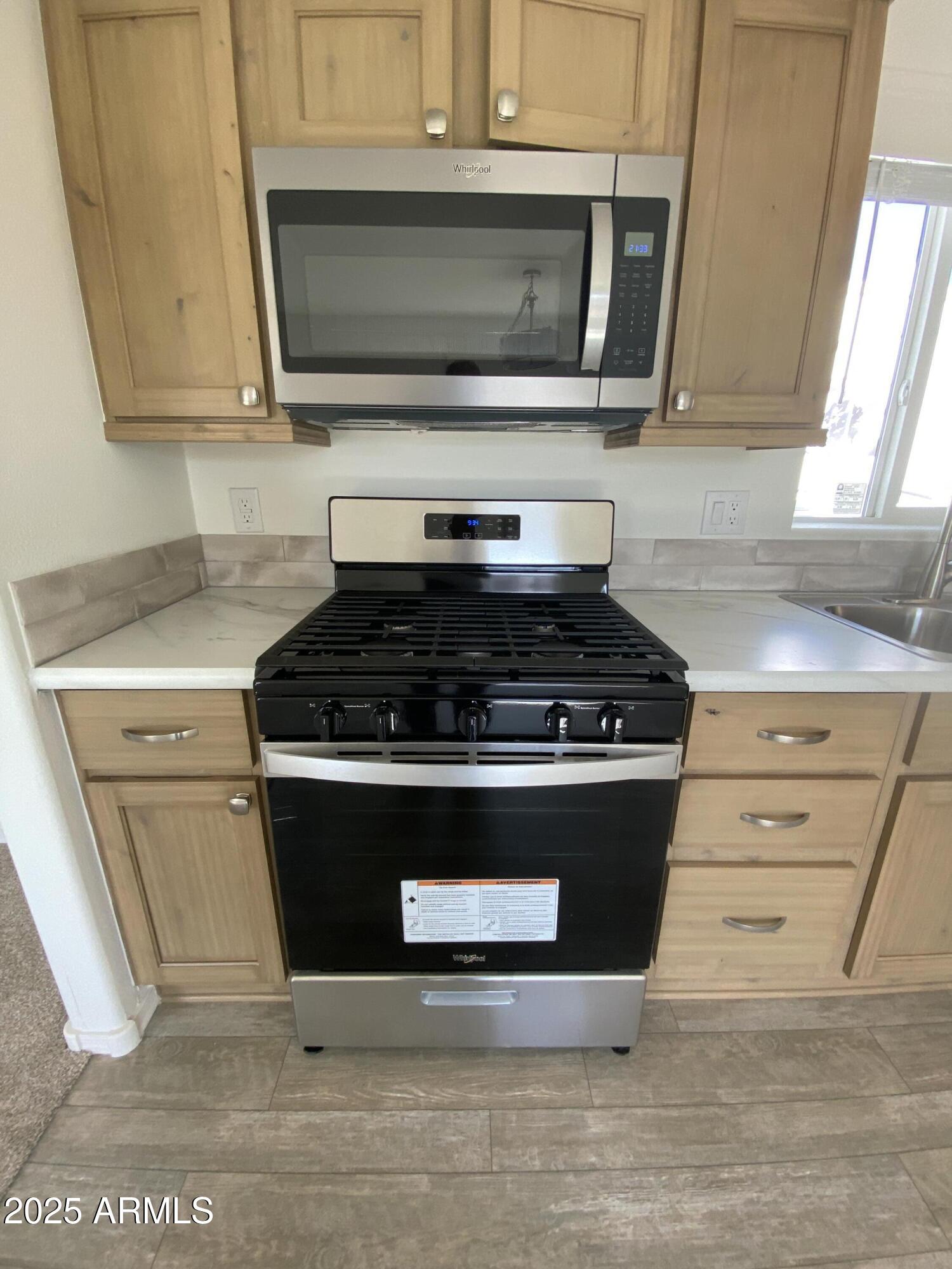 215 W VENICE Way
