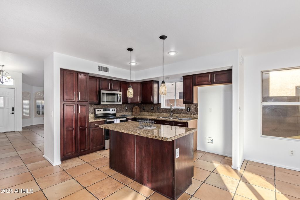 Photo of 12547 W Edgemont Avenue, Avondale, AZ 85392 (MLS # 6952105)