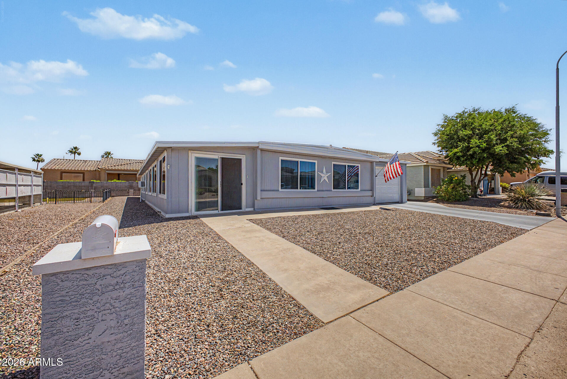 2653 N Armour Avenue