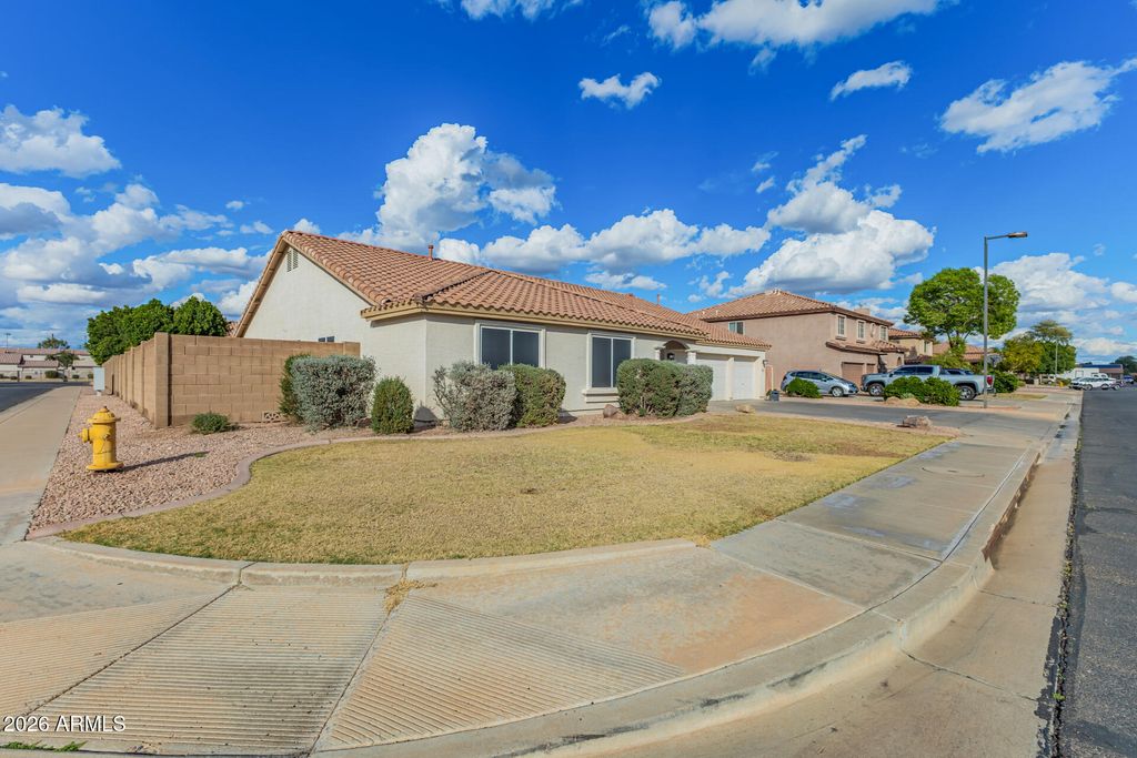 Photo of 8038 W Acapulco Lane, Peoria, AZ 85381 (MLS # 6986741)