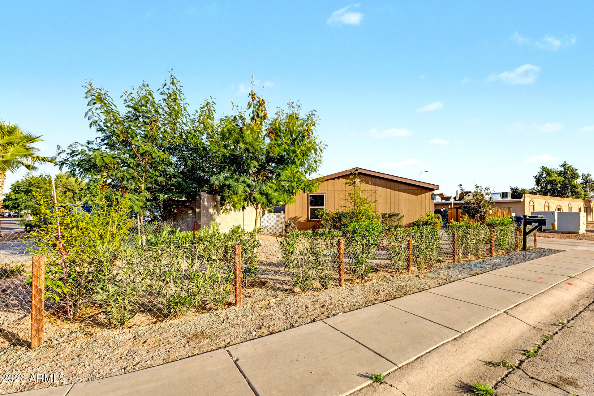 1425 N EVERGREEN Street