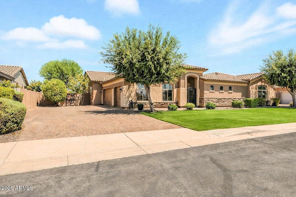 Photo of 633 S Parkcrest Street, Gilbert, AZ 85296 (MLS # 6969850)