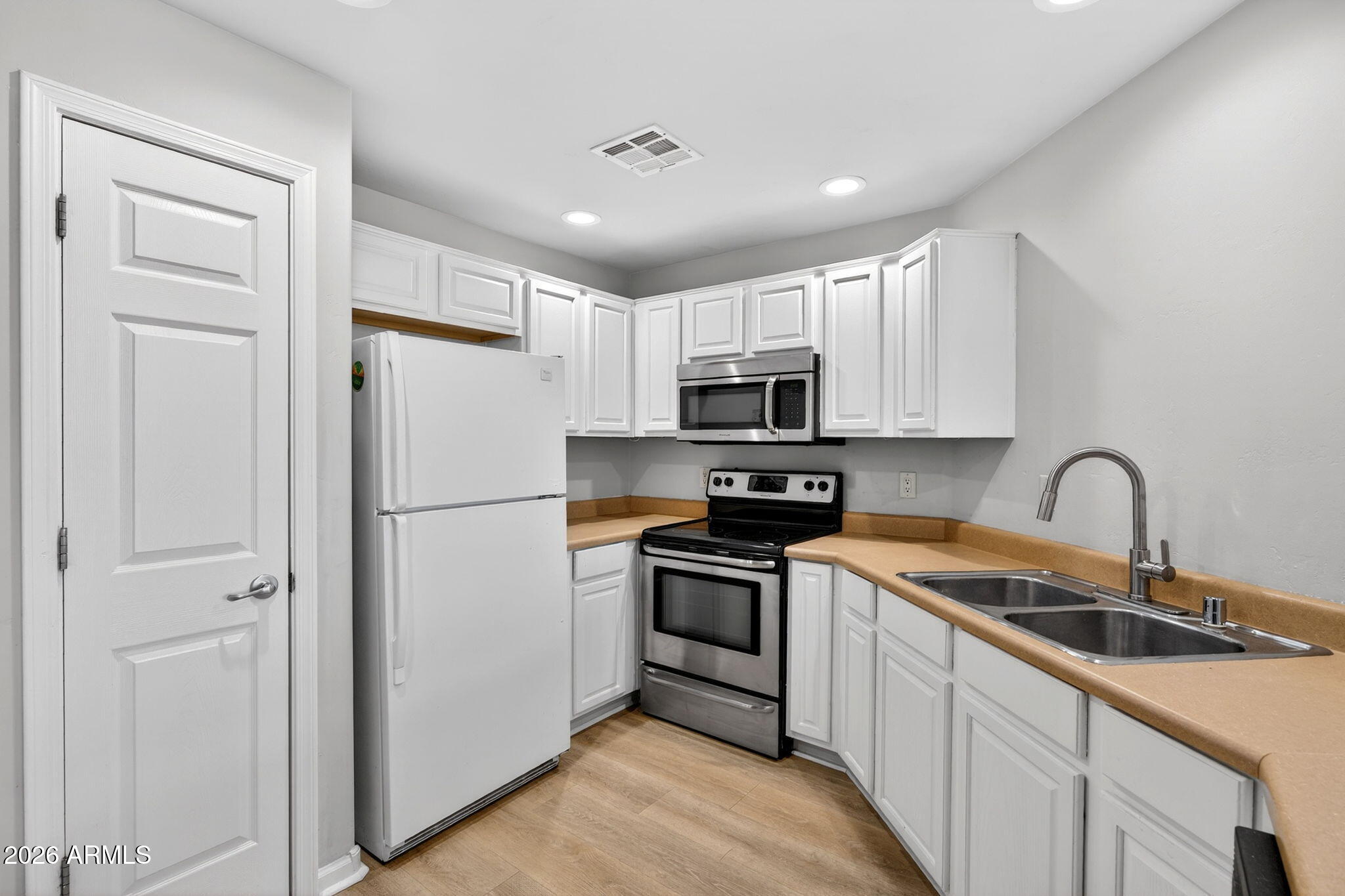 14000 N 94TH Street 3189