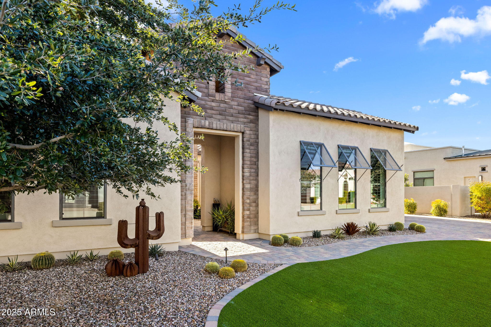 2521 E TURNBERRY Drive