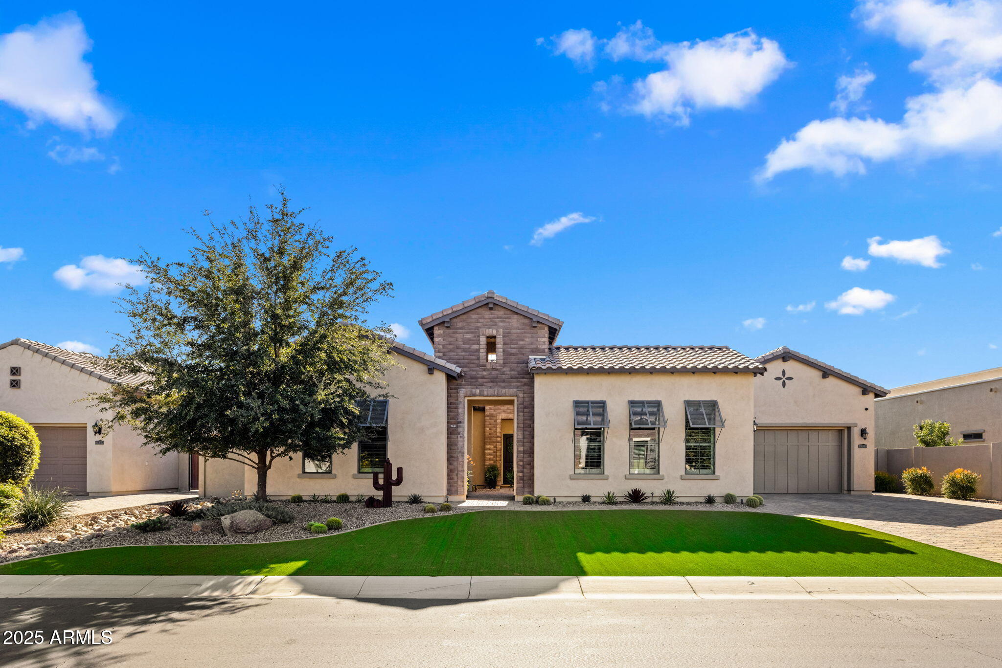 2521 E TURNBERRY Drive