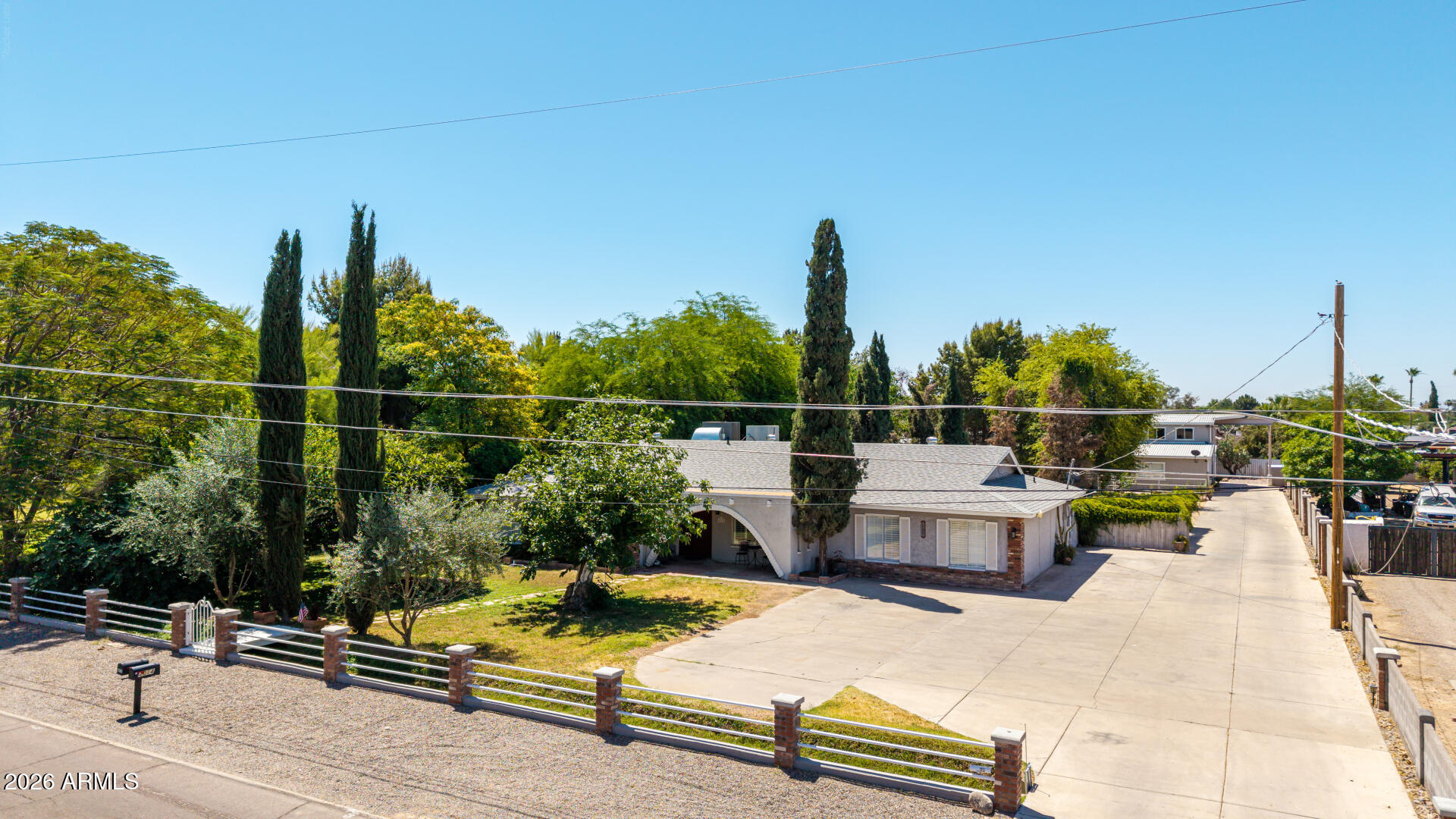 4015 W TOPEKA Drive