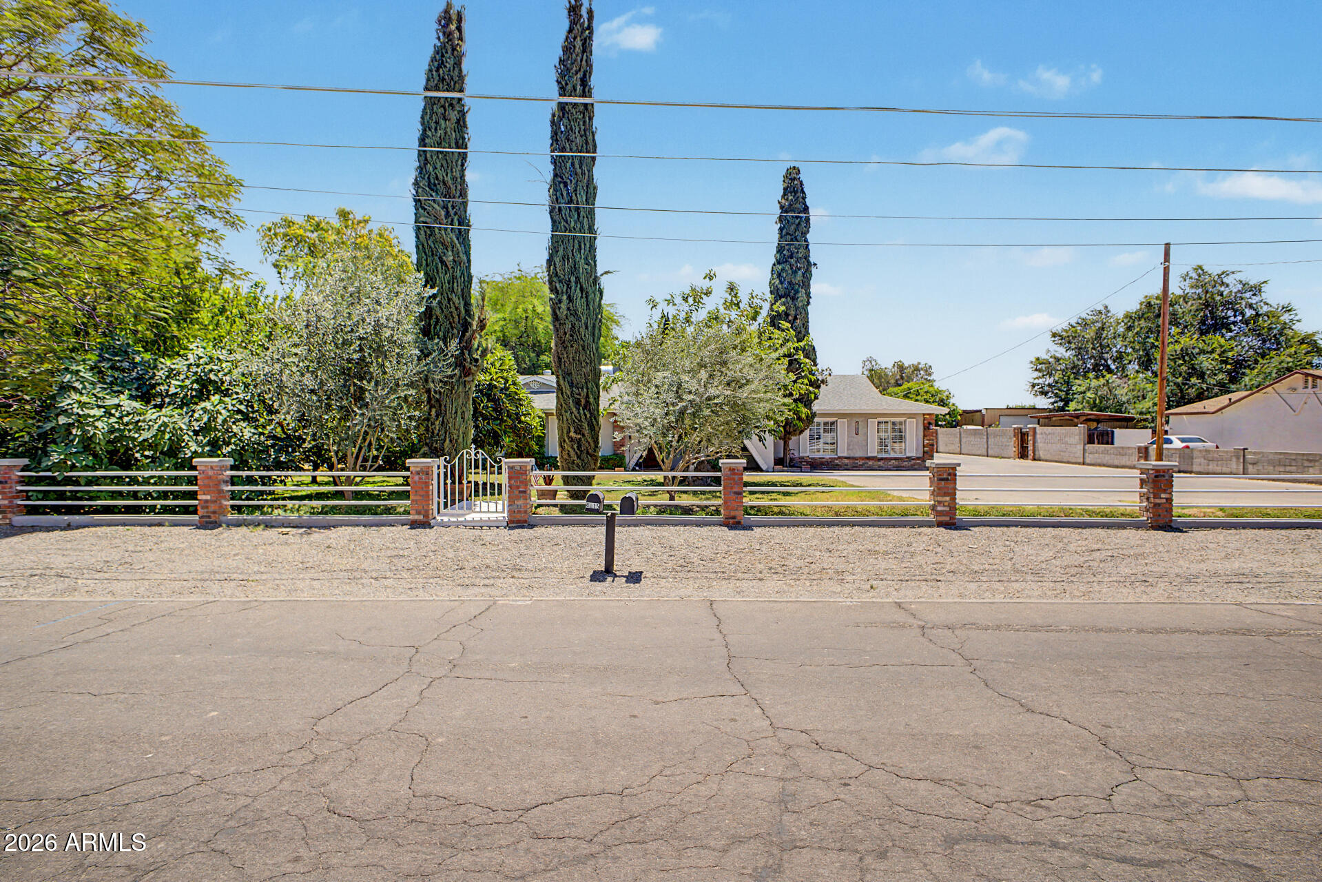 4015 W TOPEKA Drive