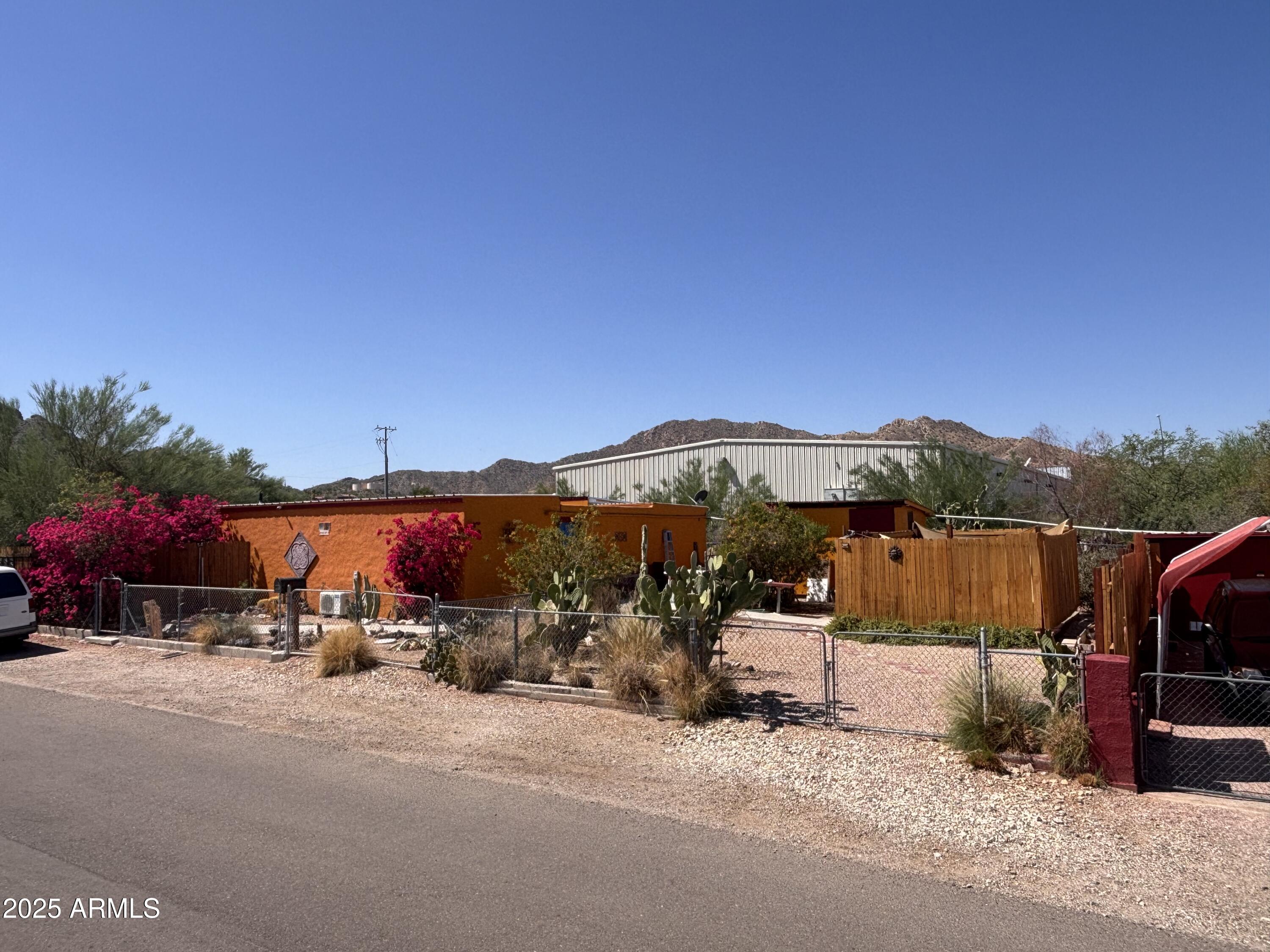 851 N WASHINGTON Avenue