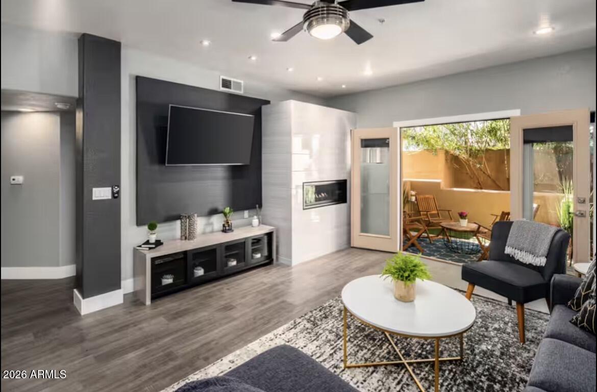 7021 E EARLL Drive 117