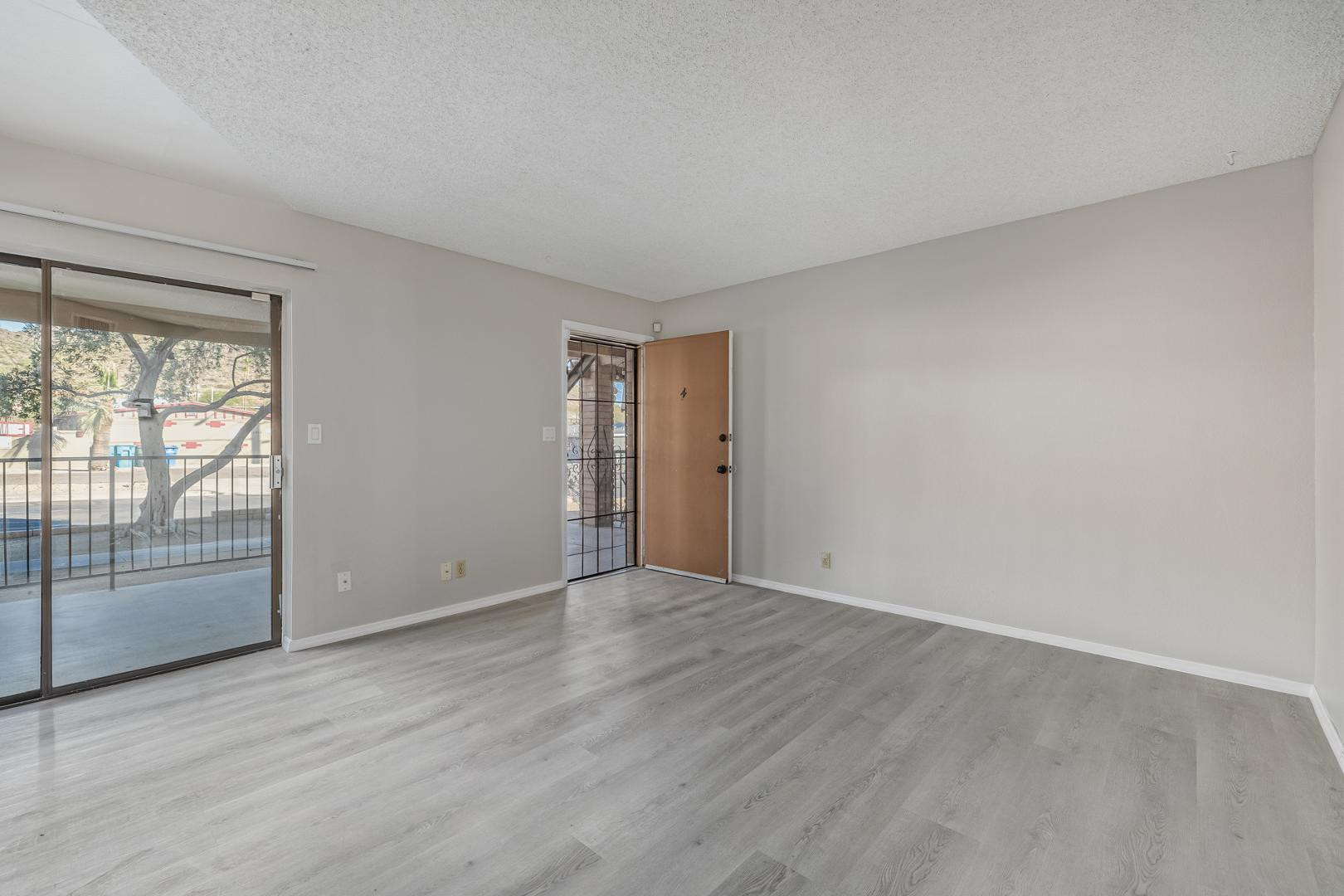 11002 N 15th Avenue Apt 4