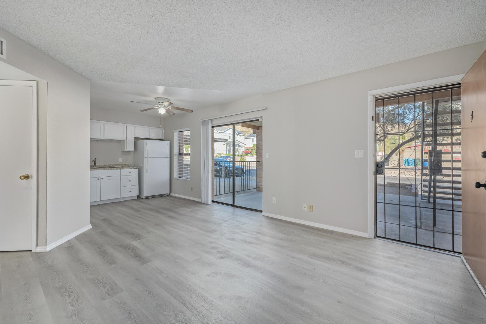 11002 N 15th Avenue Apt 4