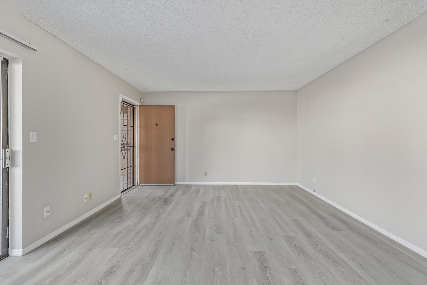 11002 N 15th Avenue Apt 4