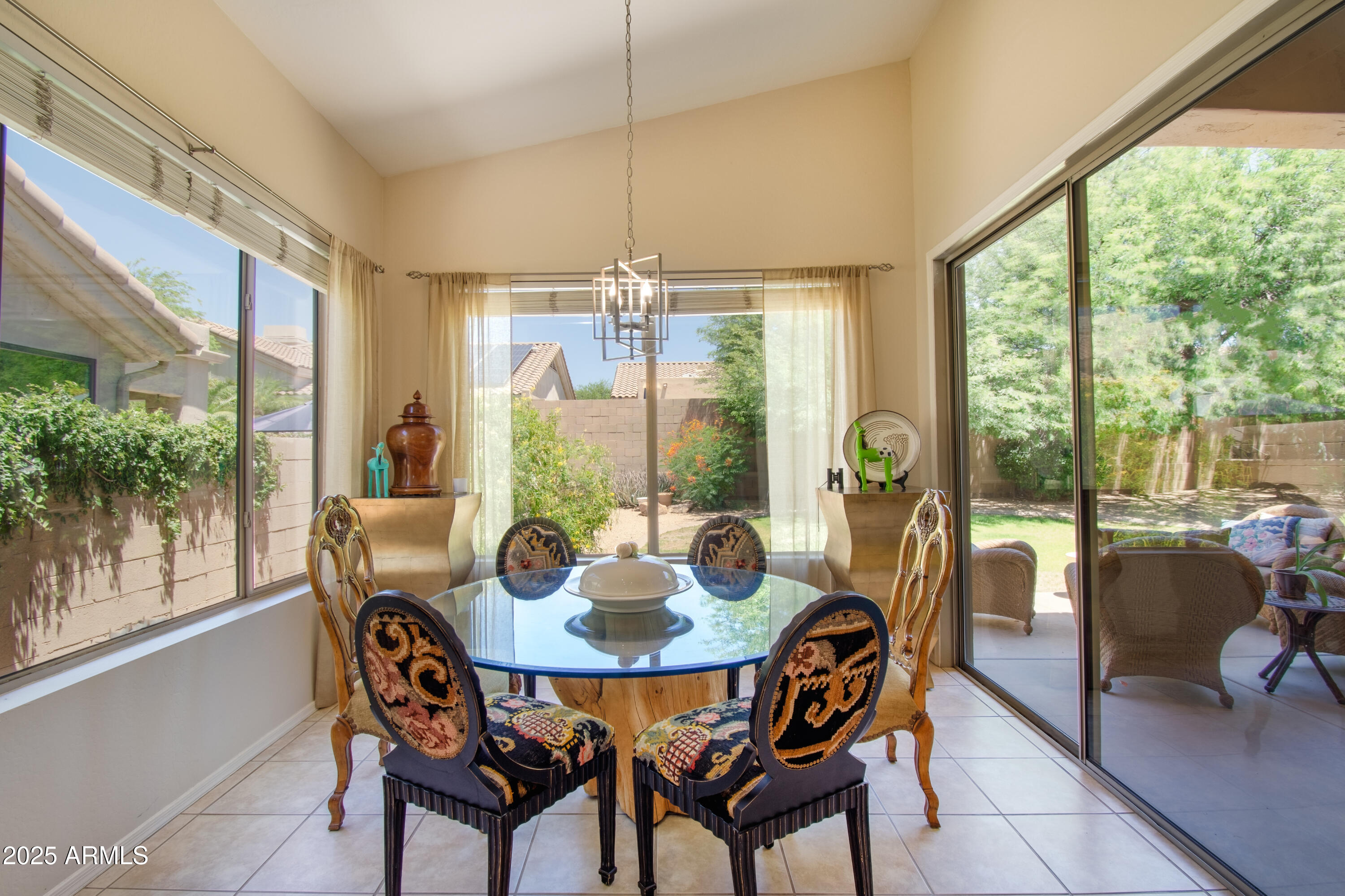 9038 E CALLE DE VALLE Drive