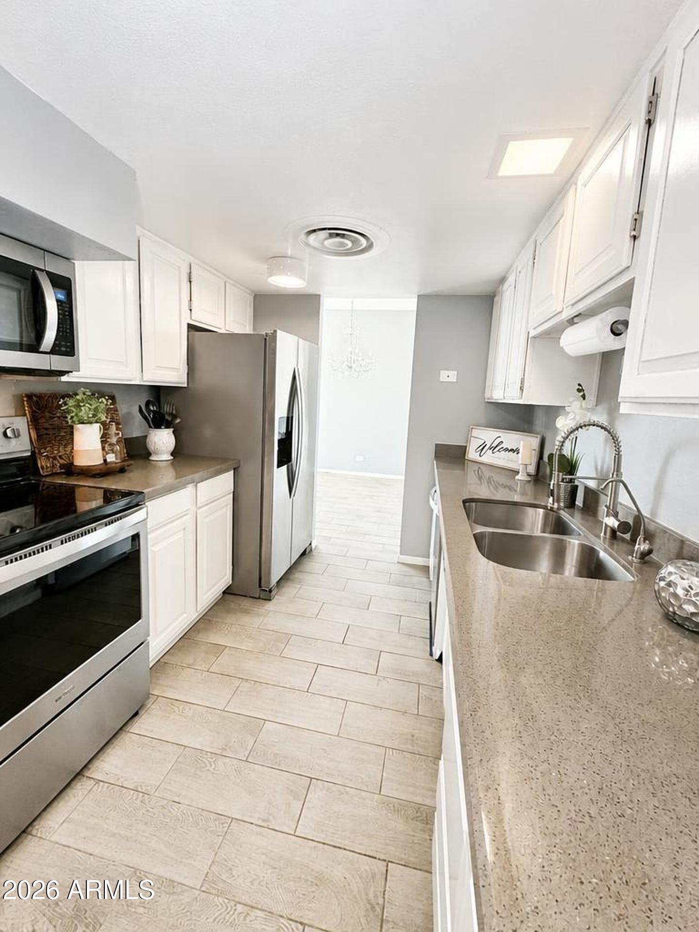 207 W CLARENDON Avenue 2B