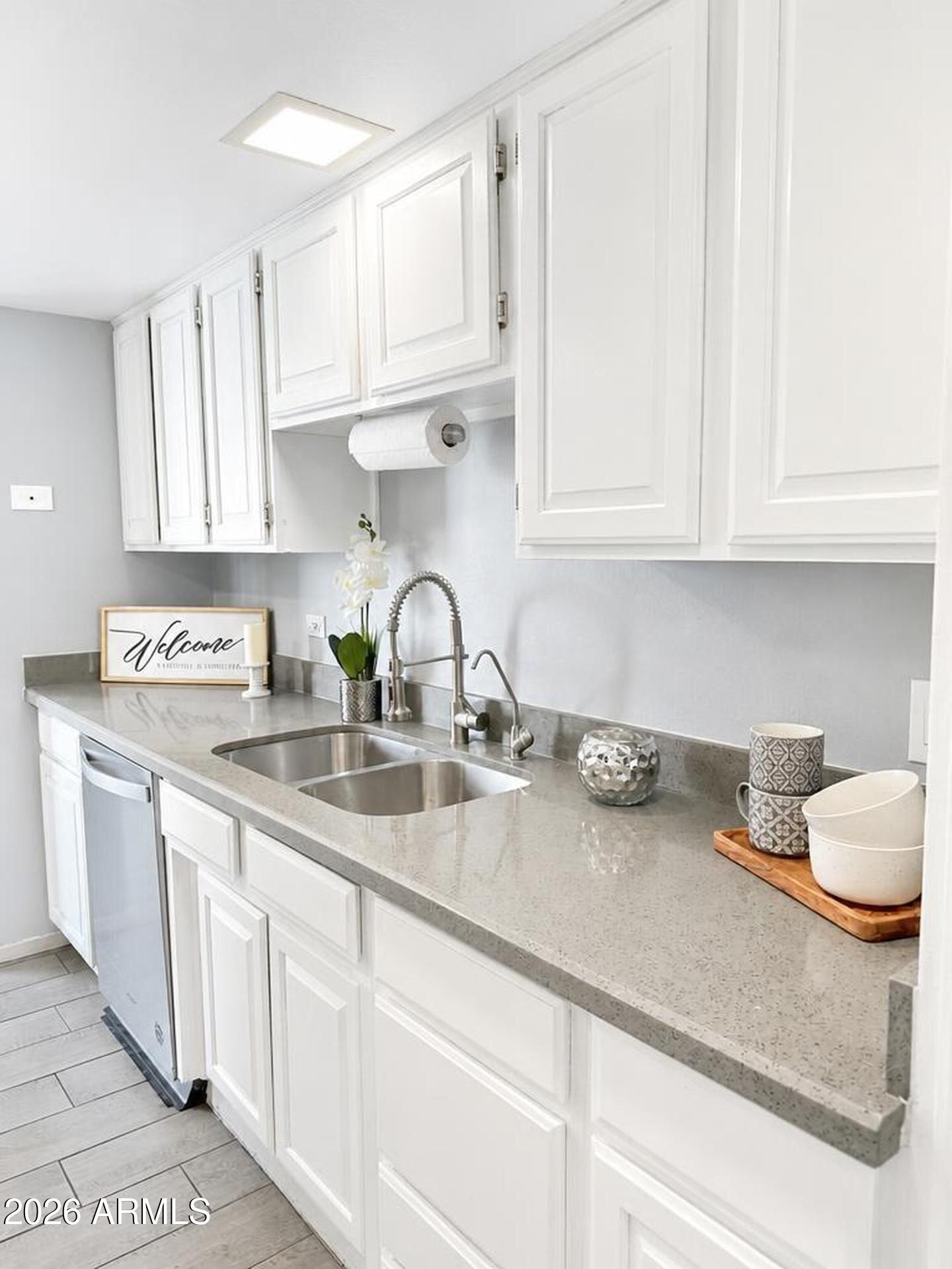 207 W CLARENDON Avenue 2B