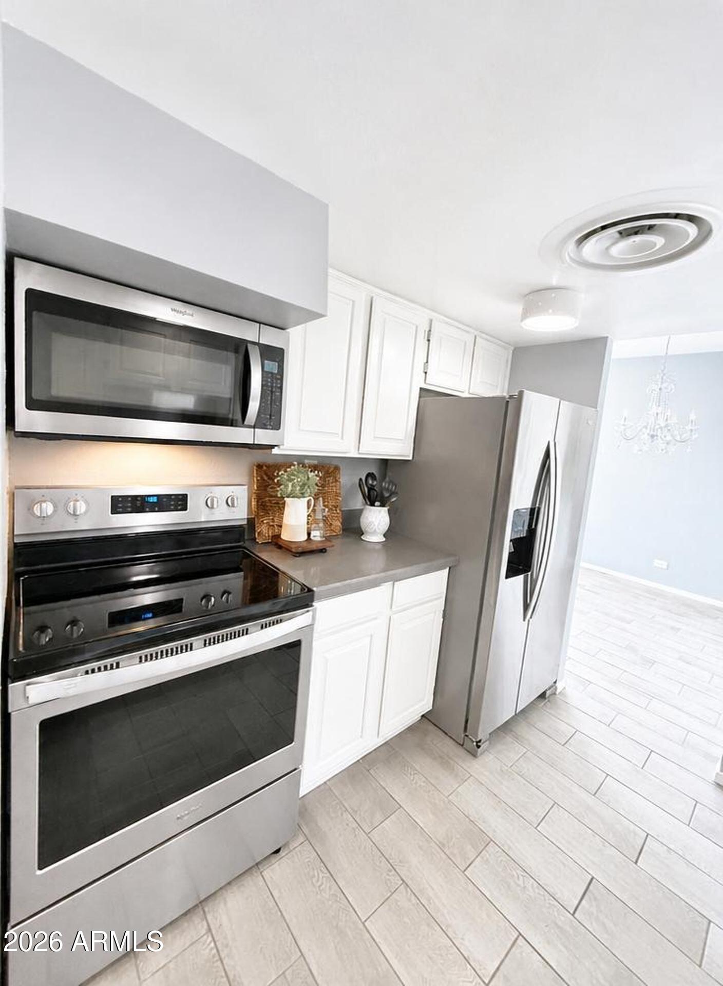 207 W CLARENDON Avenue 2B