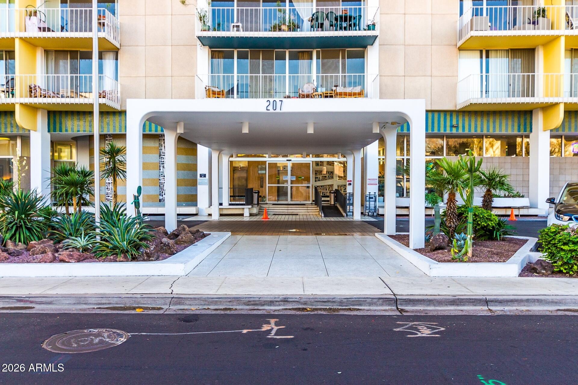 207 W CLARENDON Avenue 2B