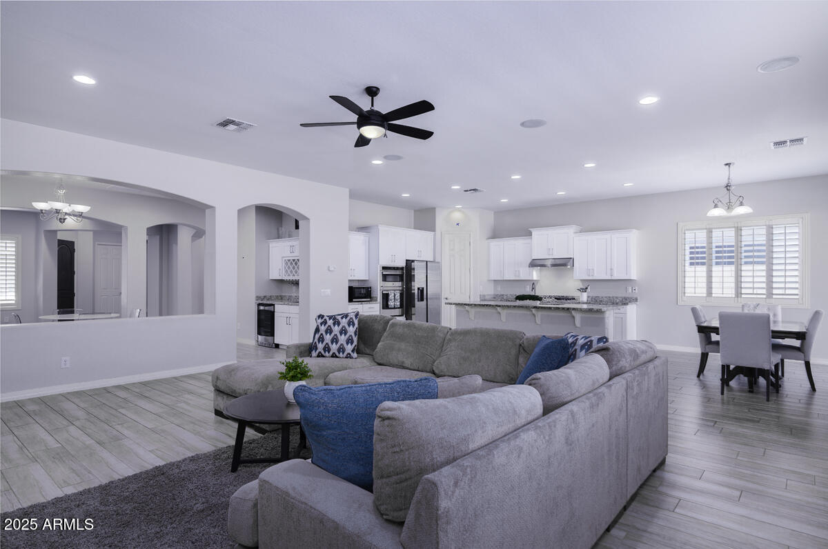 2342 W REMINGTON Drive