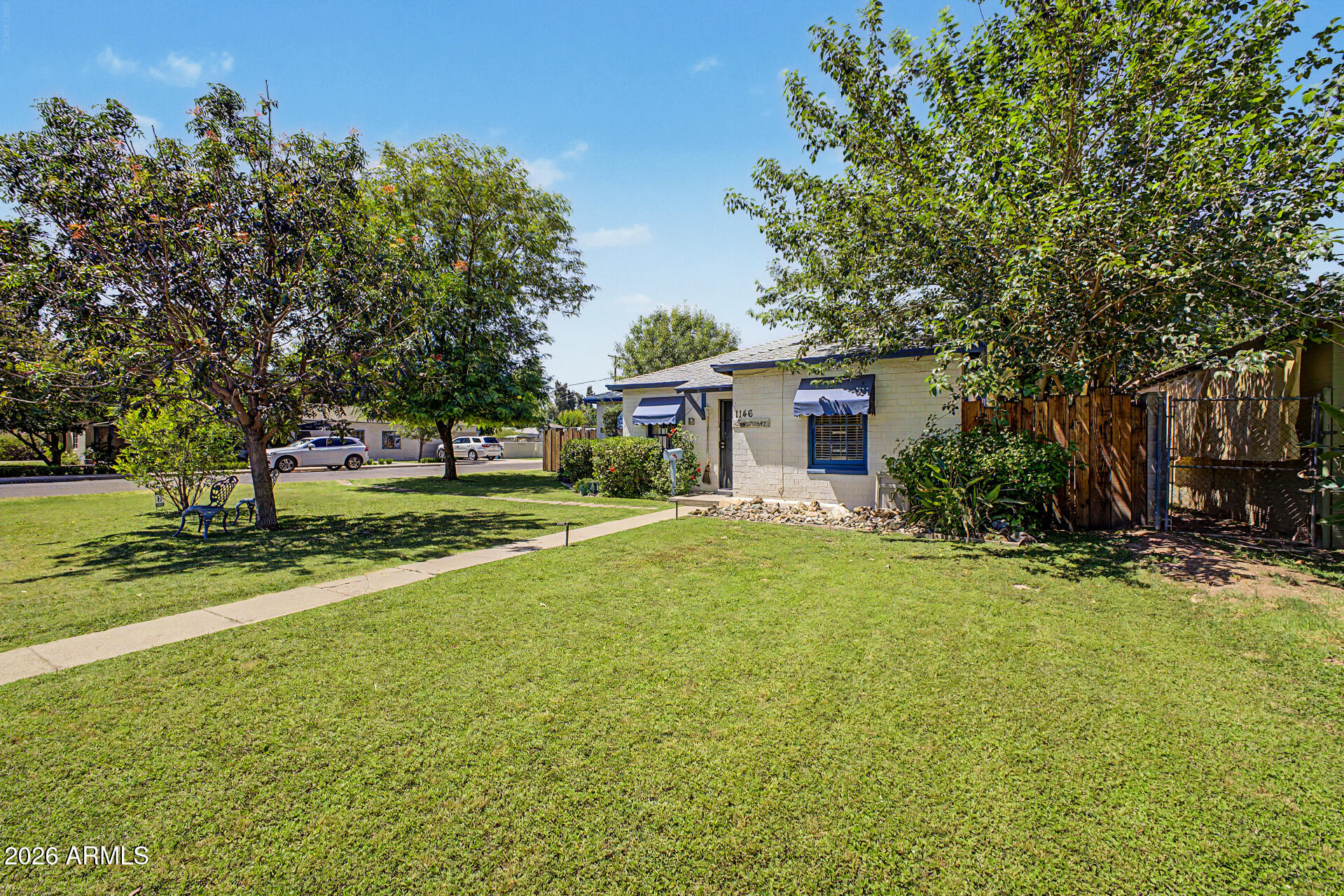 1146 W MACKENZIE Drive