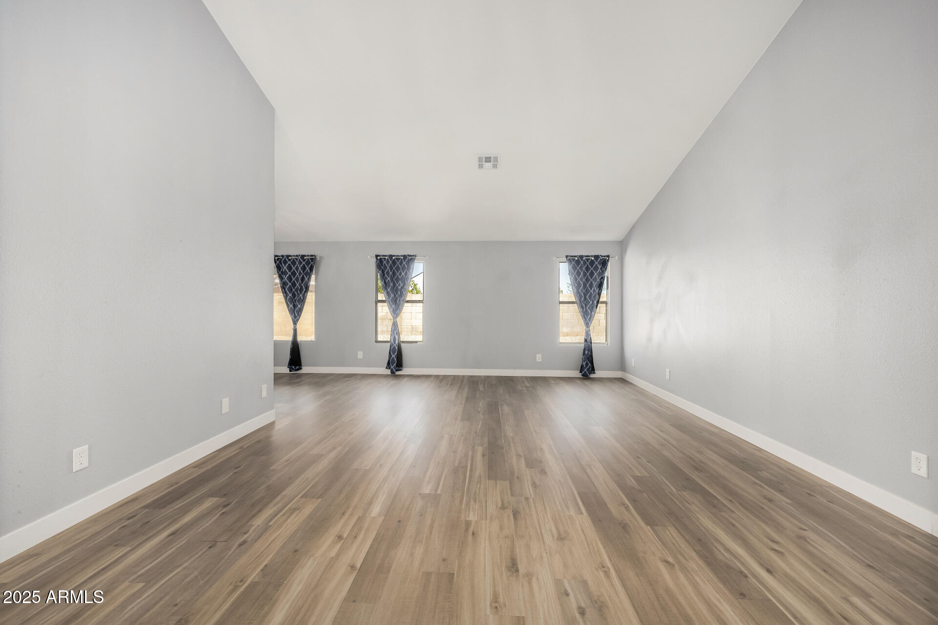 10230 W CAMPBELL Avenue