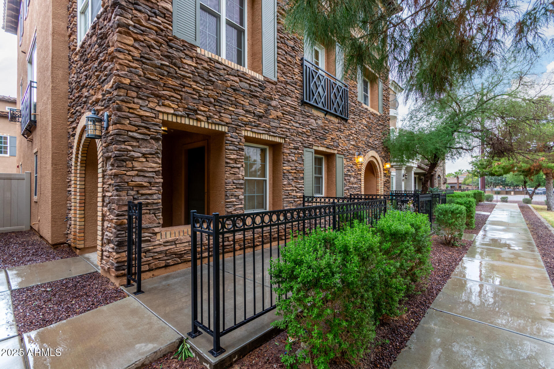 1634 E CANYON CREEK Drive