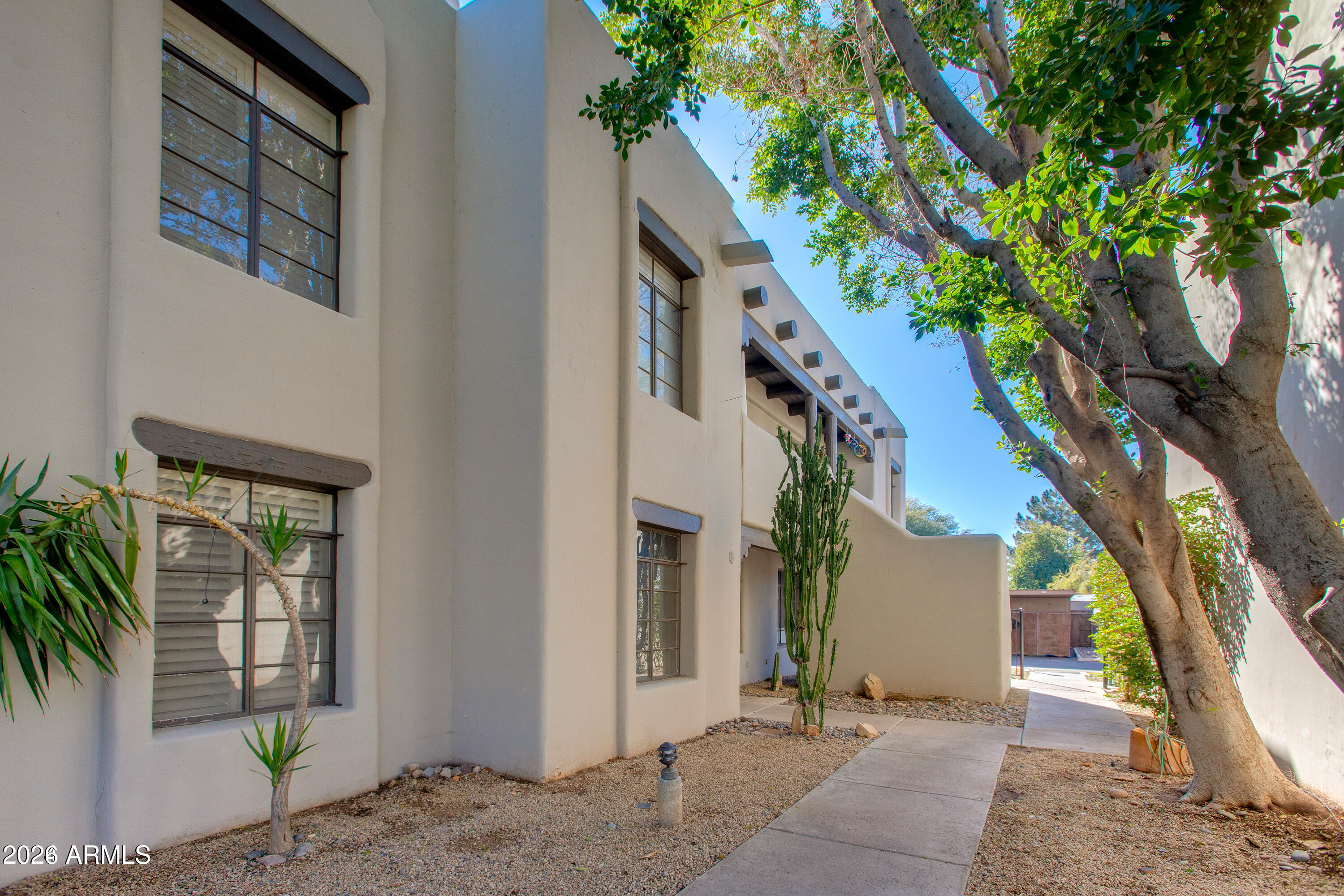 1449 E HIGHLAND Avenue 16