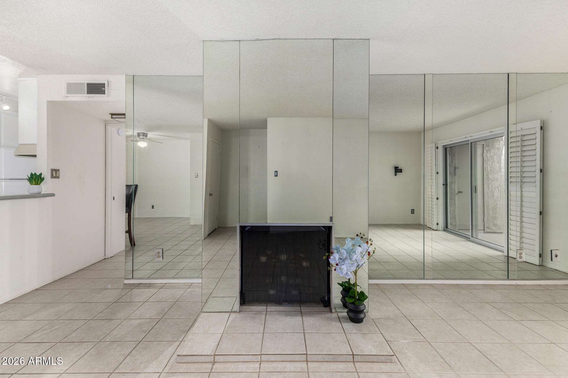 5525 E THOMAS Road M16