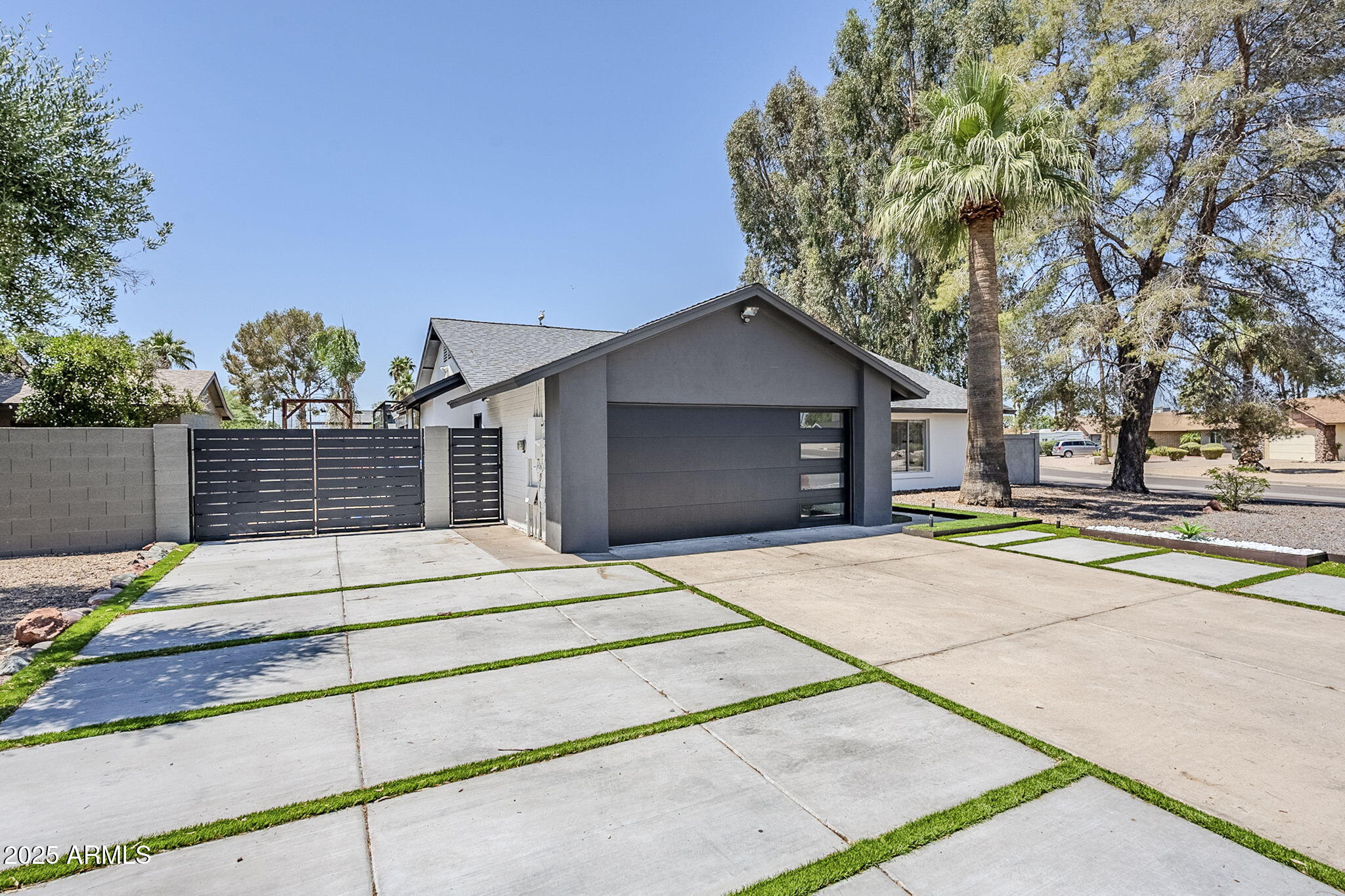 5239 E WALTANN Lane