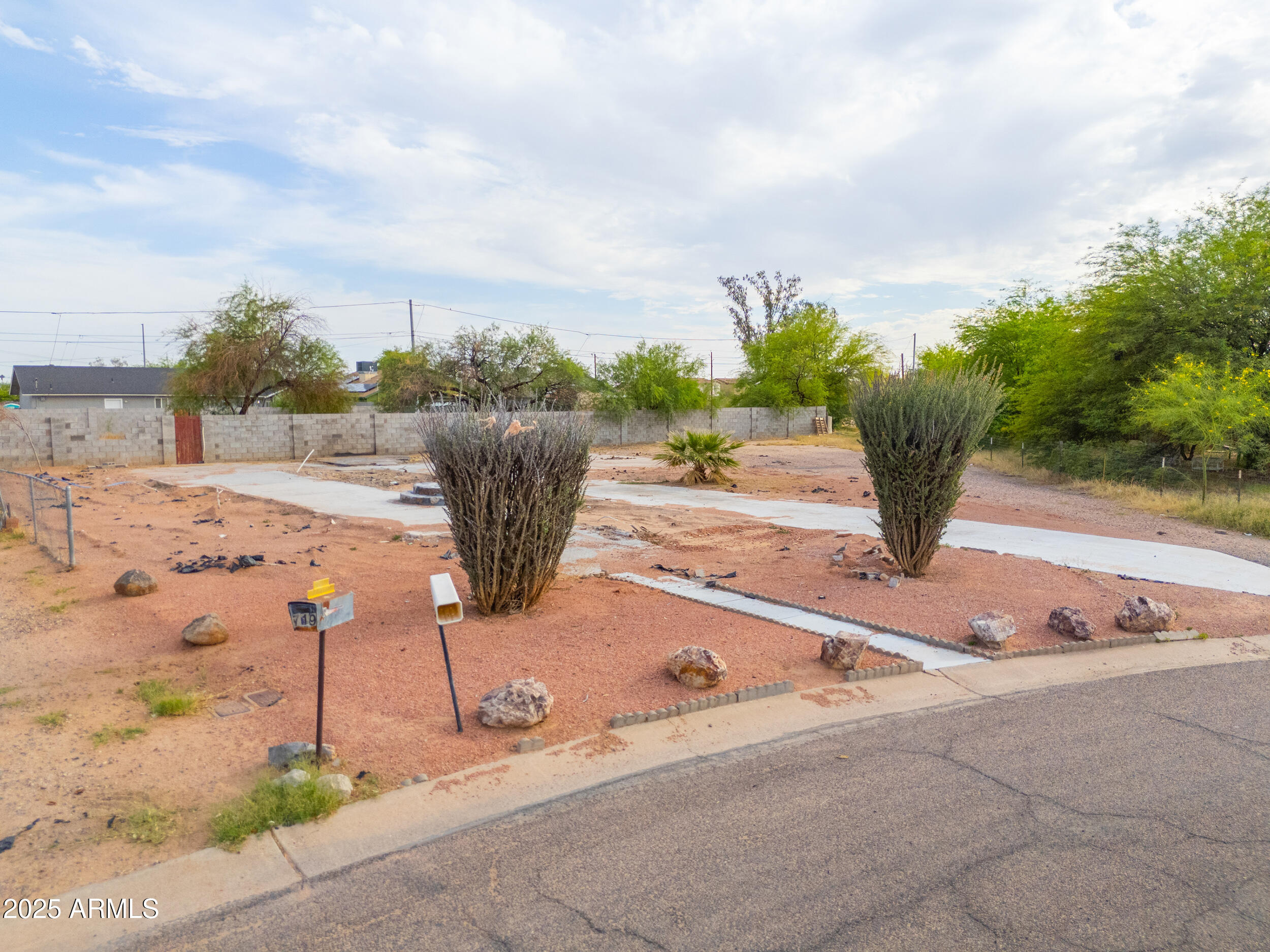 725 W CHOLLA Drive 14