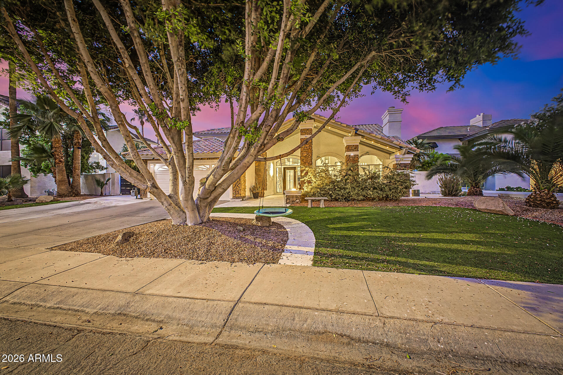 1734 E QUEEN PALM Drive