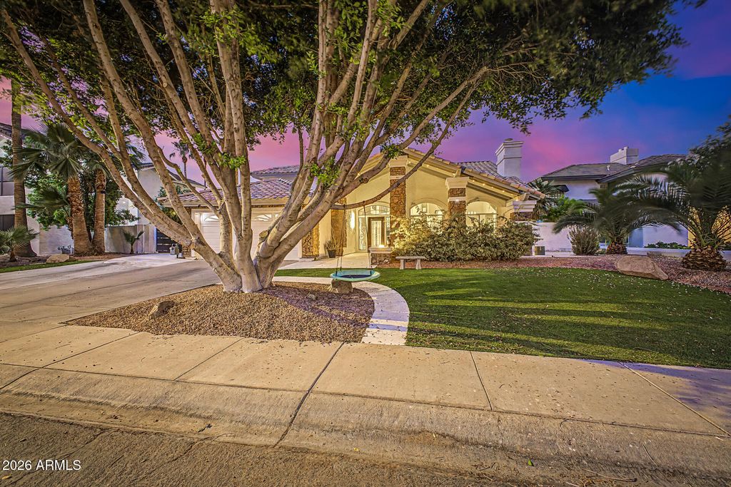 Photo of 1734 E Queen Palm Drive, Gilbert, AZ 85234 (MLS # 7018219)