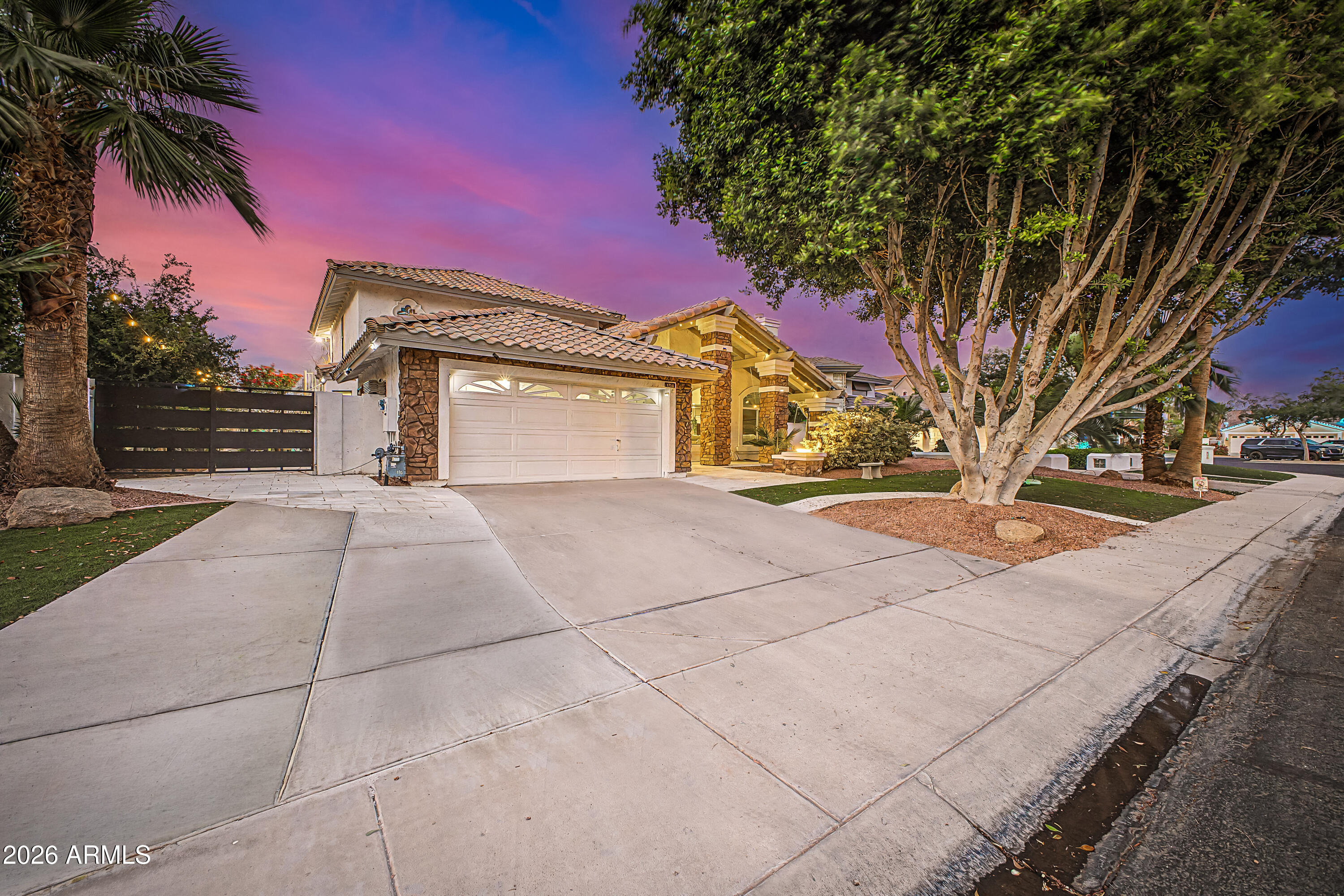 1734 E QUEEN PALM Drive