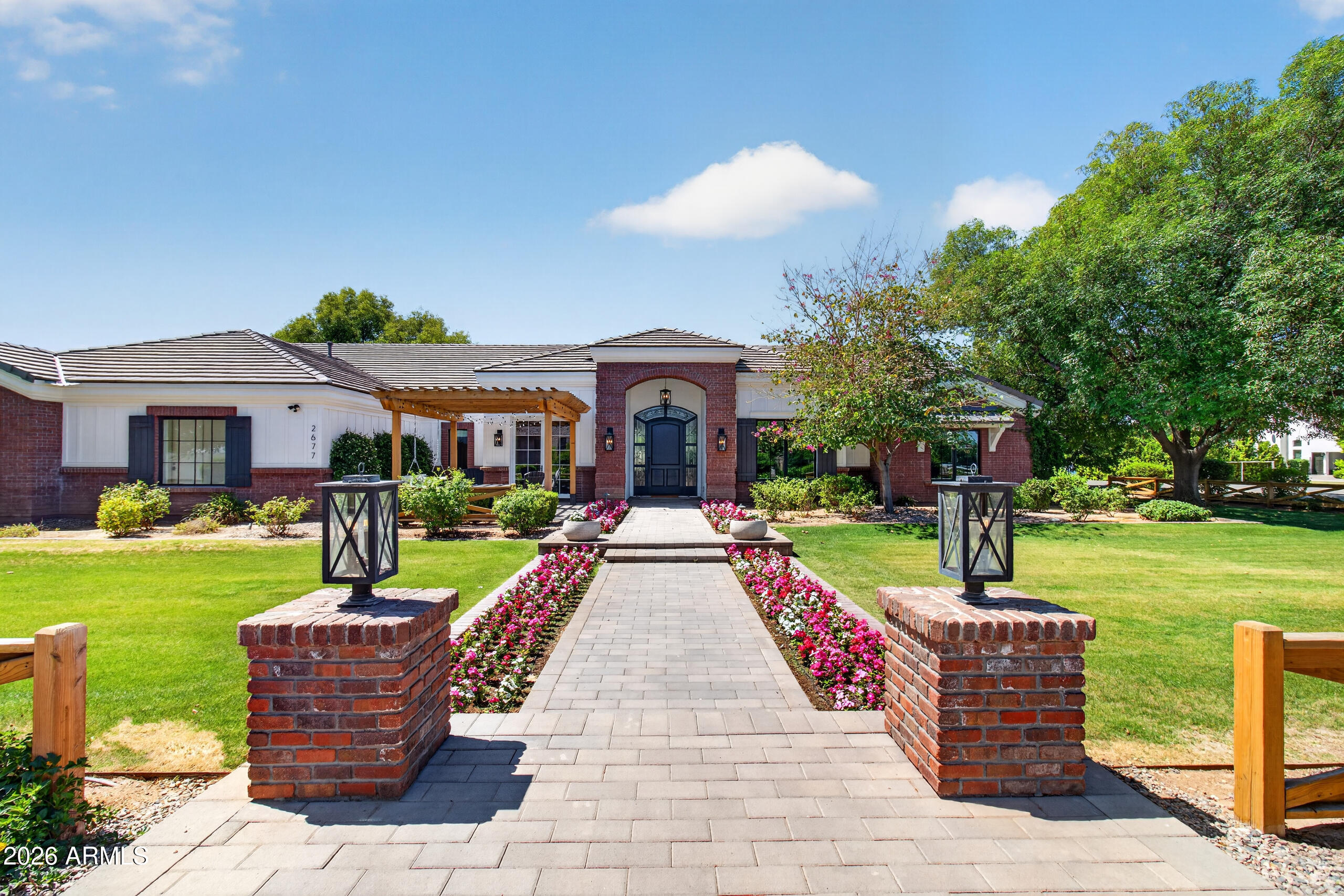 2677 E QUEEN CREEK Road
