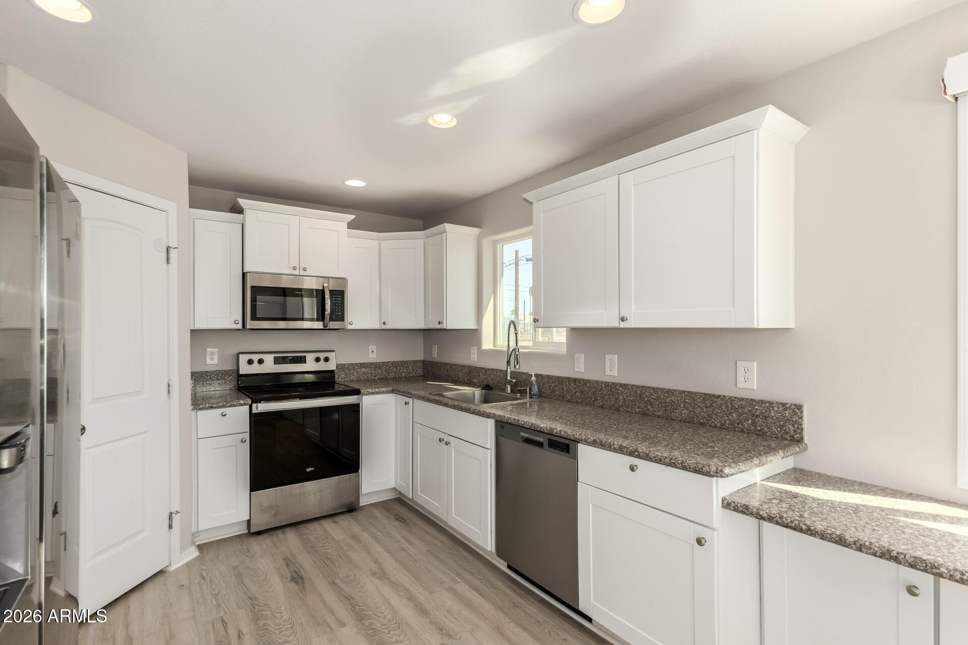 232 W LINCOLN Avenue