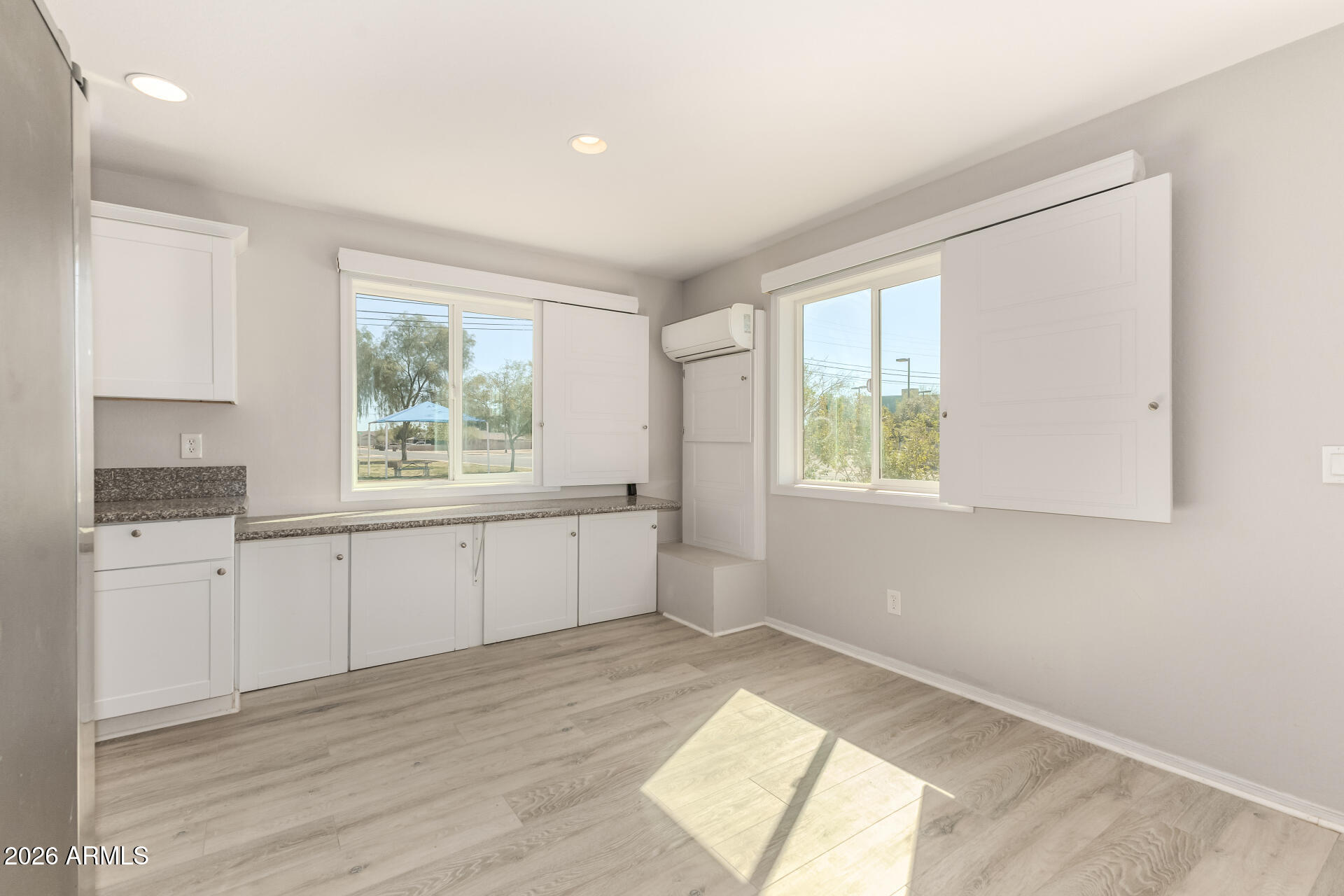 232 W LINCOLN Avenue