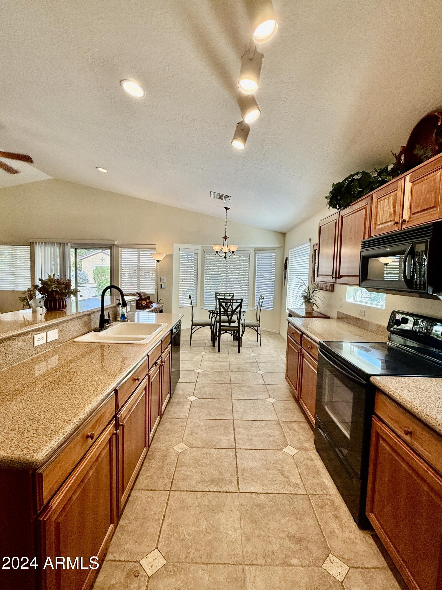 Mission Royale Active Adult - Residential