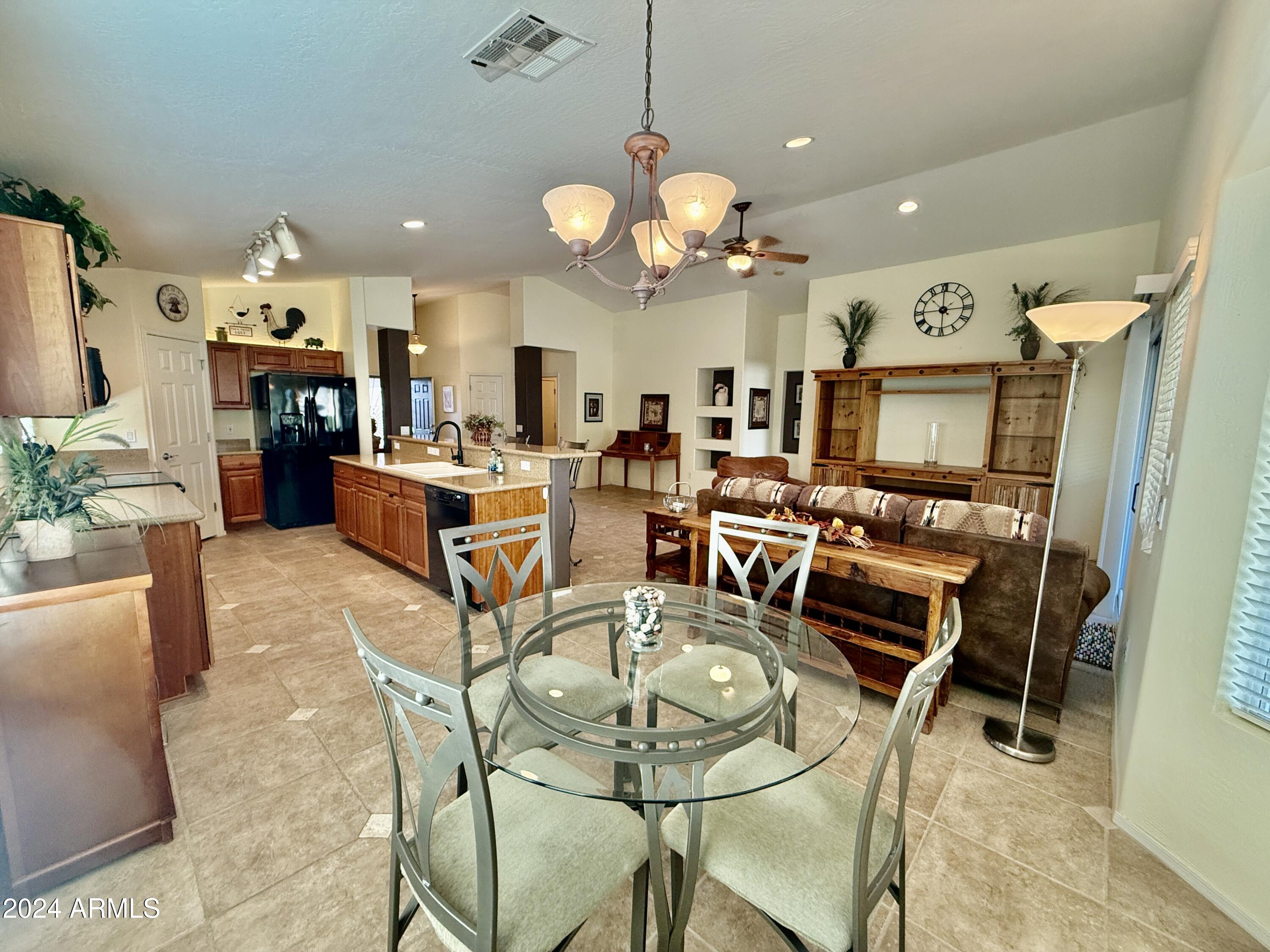 Mission Royale Active Adult - Residential