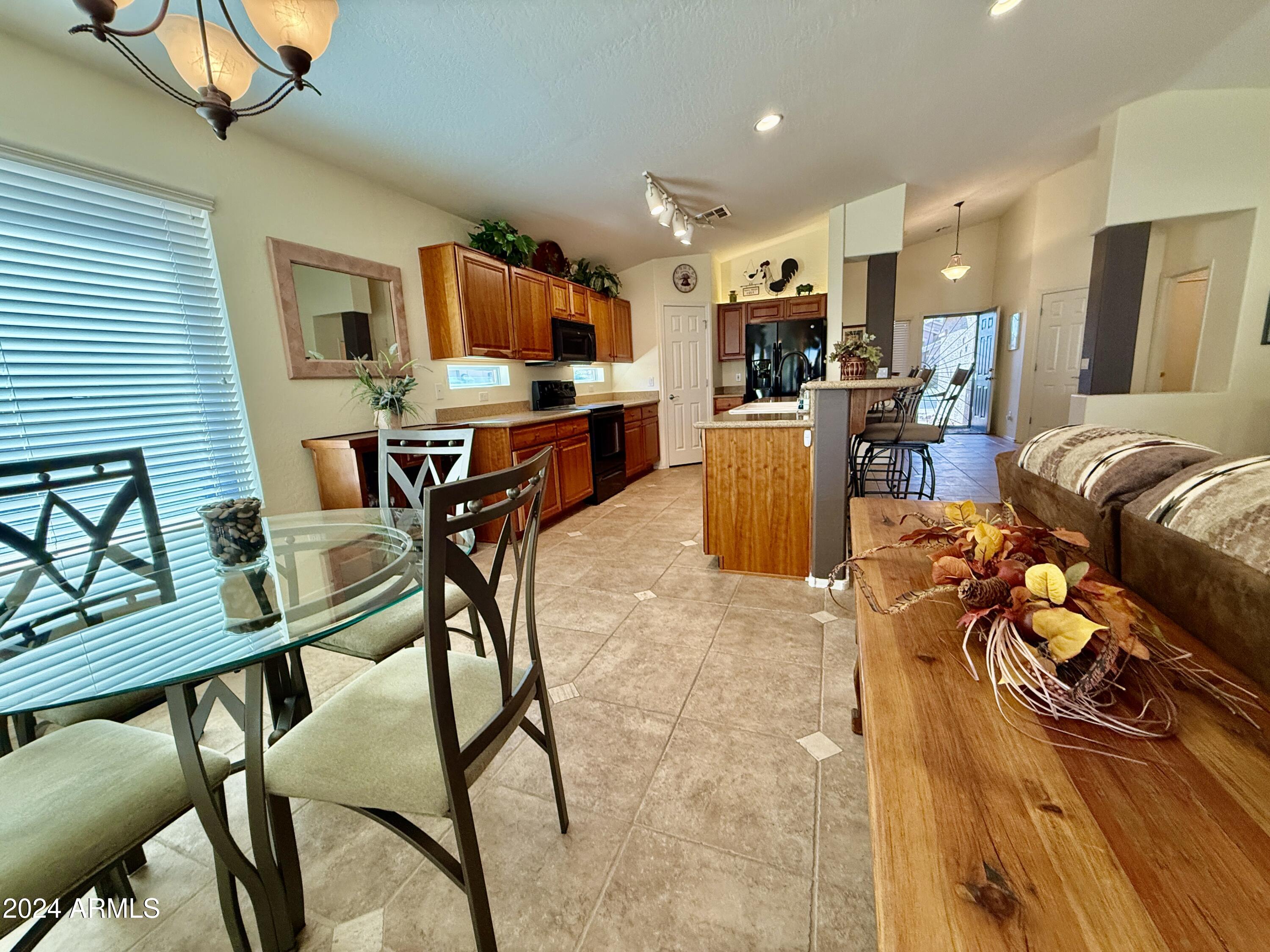 Mission Royale Active Adult - Residential