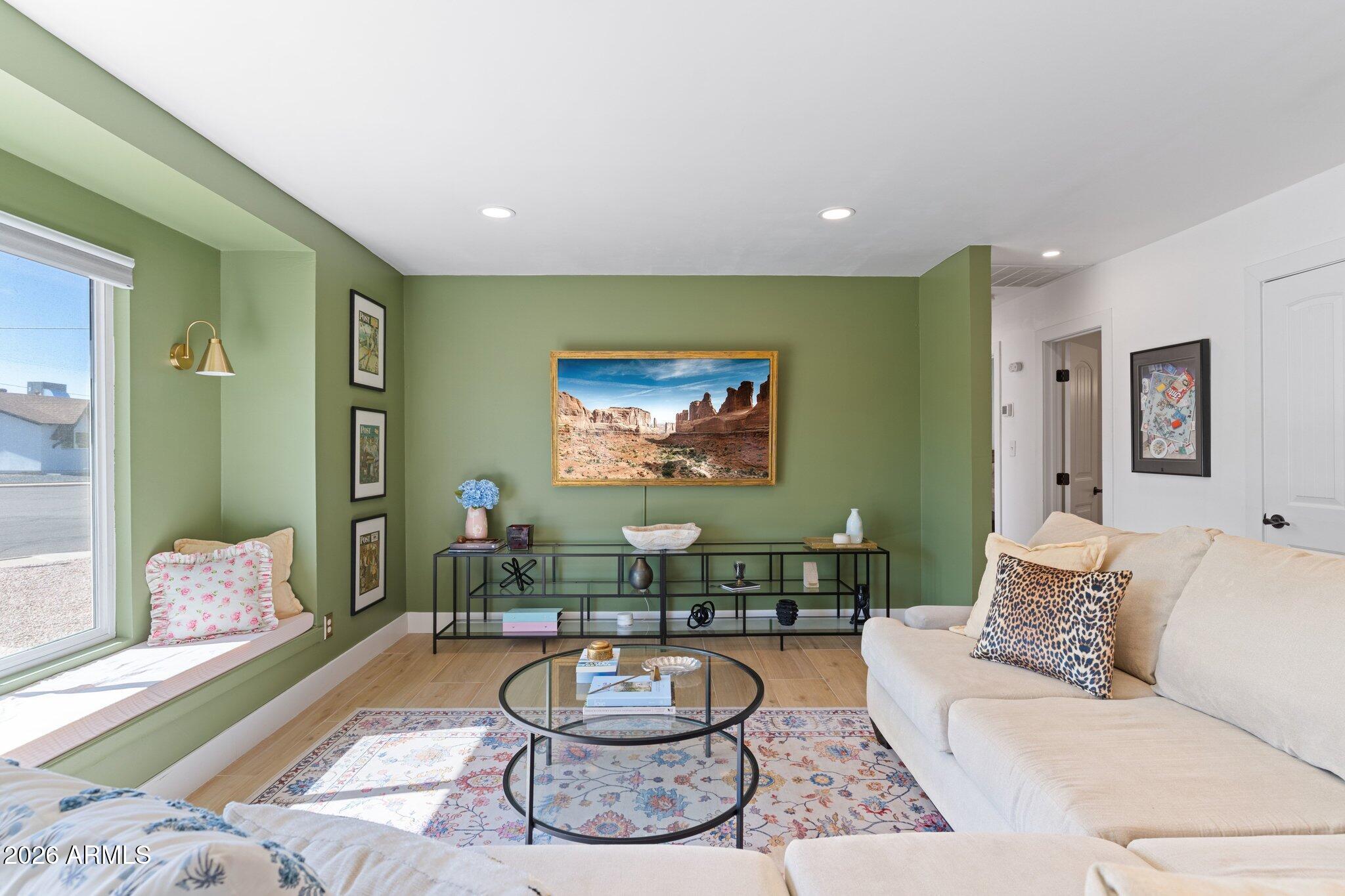 8602 E ROANOKE Avenue