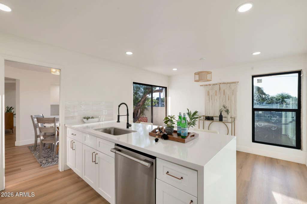 Photo of 703 E Corte Oro, Phoenix, AZ 85020 (MLS # 7039293)