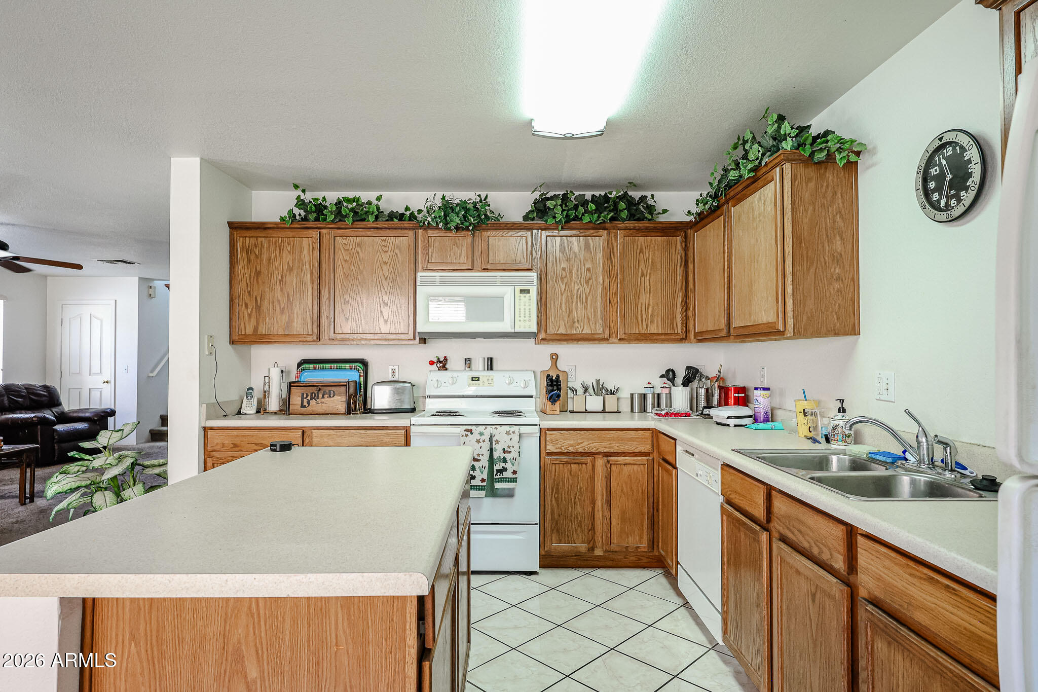 8512 E LINDNER Avenue