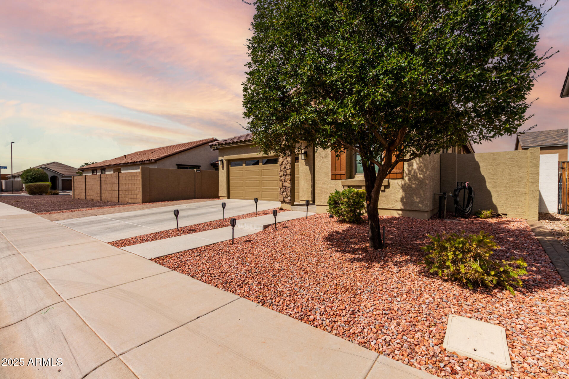 3440 N MAYFAIR Street