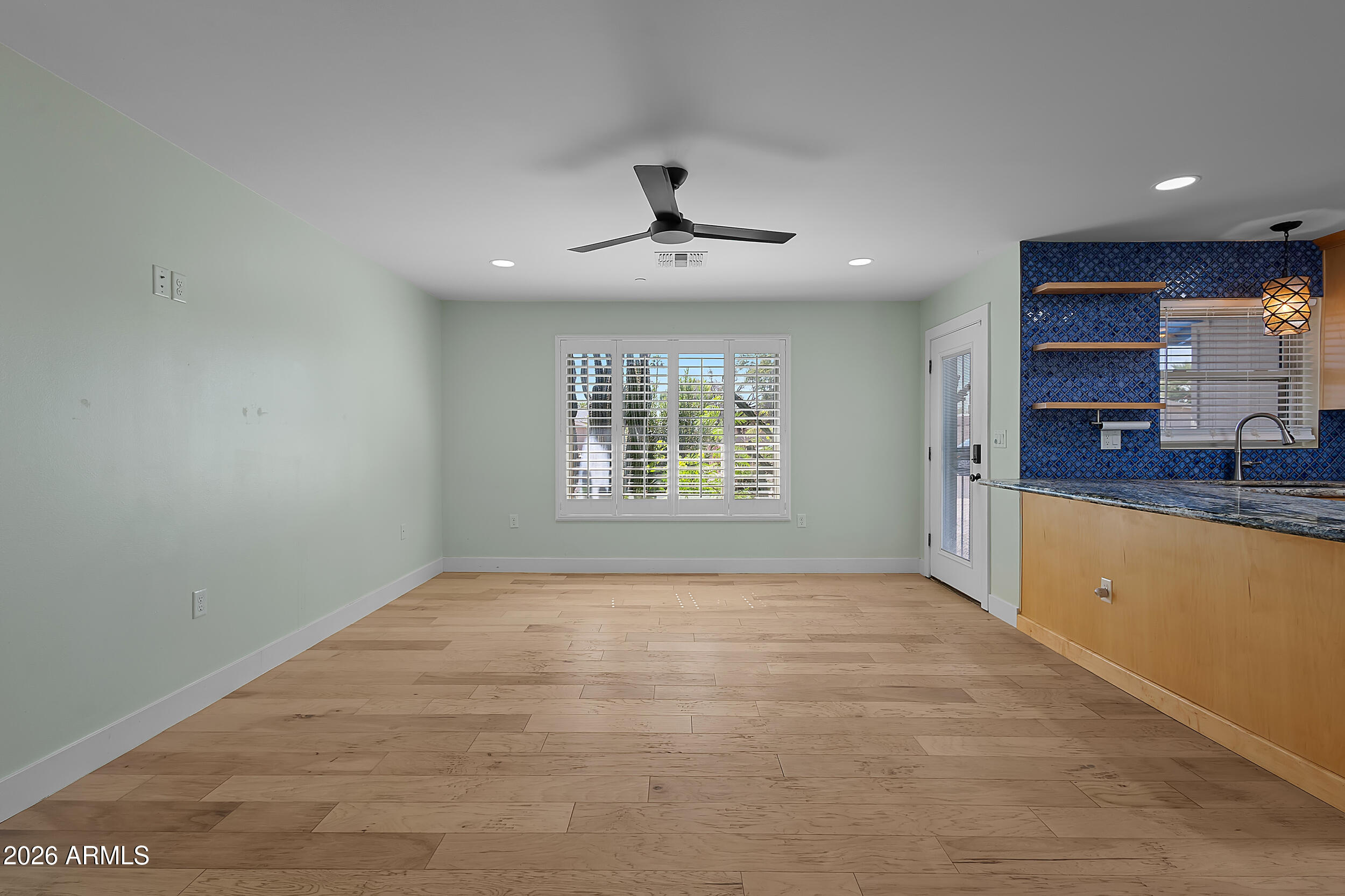 6826 E EDGEMONT Avenue