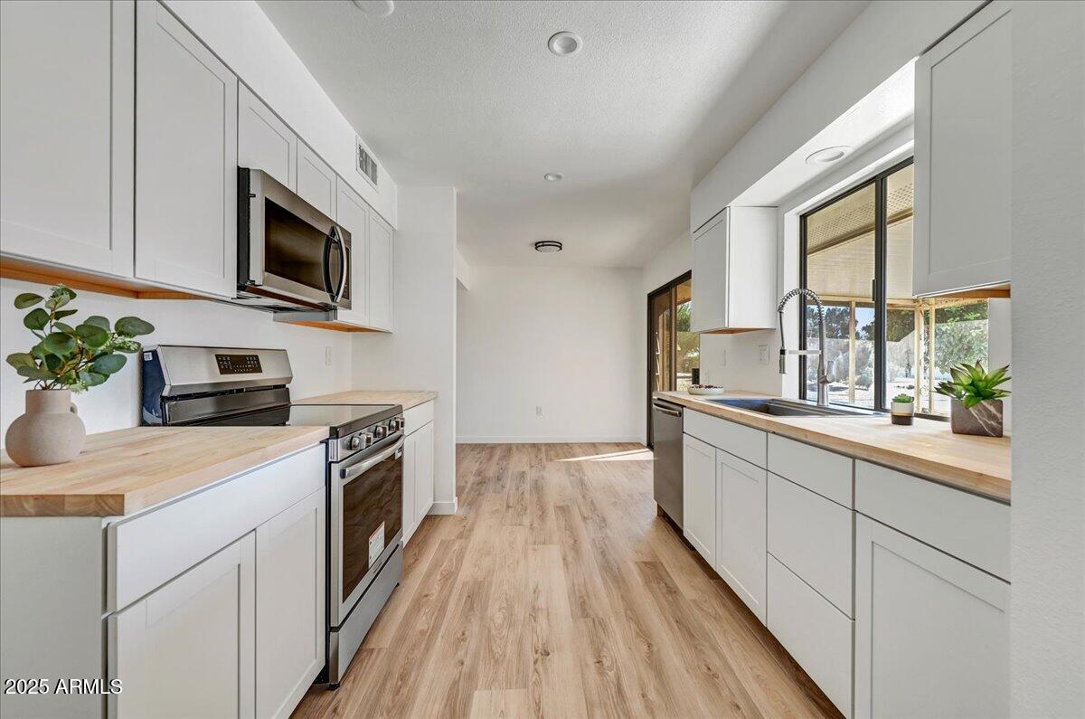 9711 W INDIAN HILLS Drive