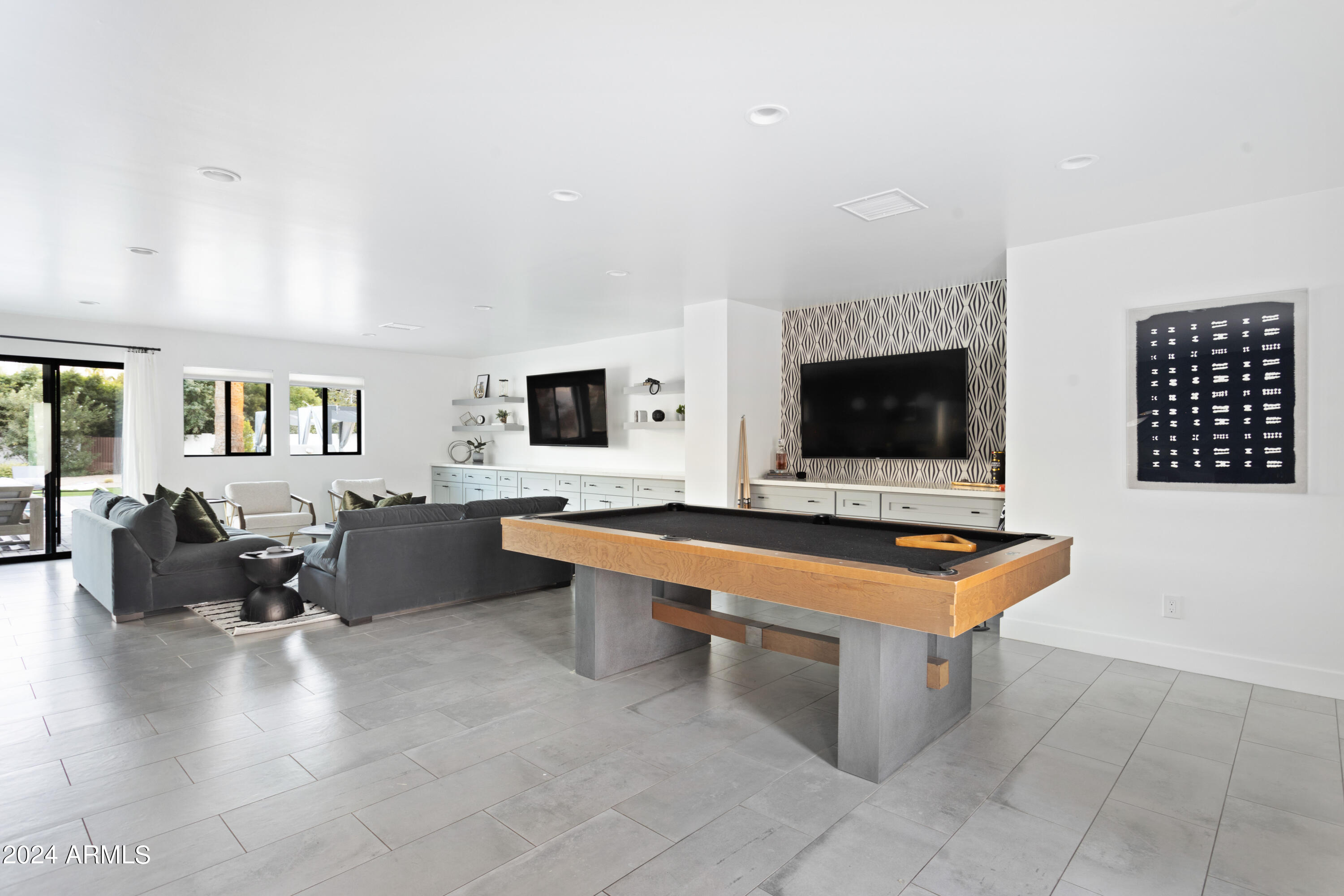 4633 N 49TH Place